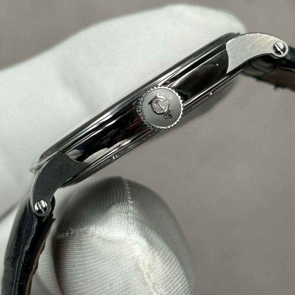 Arnold & Son HMS1  vintage watch in 40 mm steel case from 2001 with manual winding crown profile view