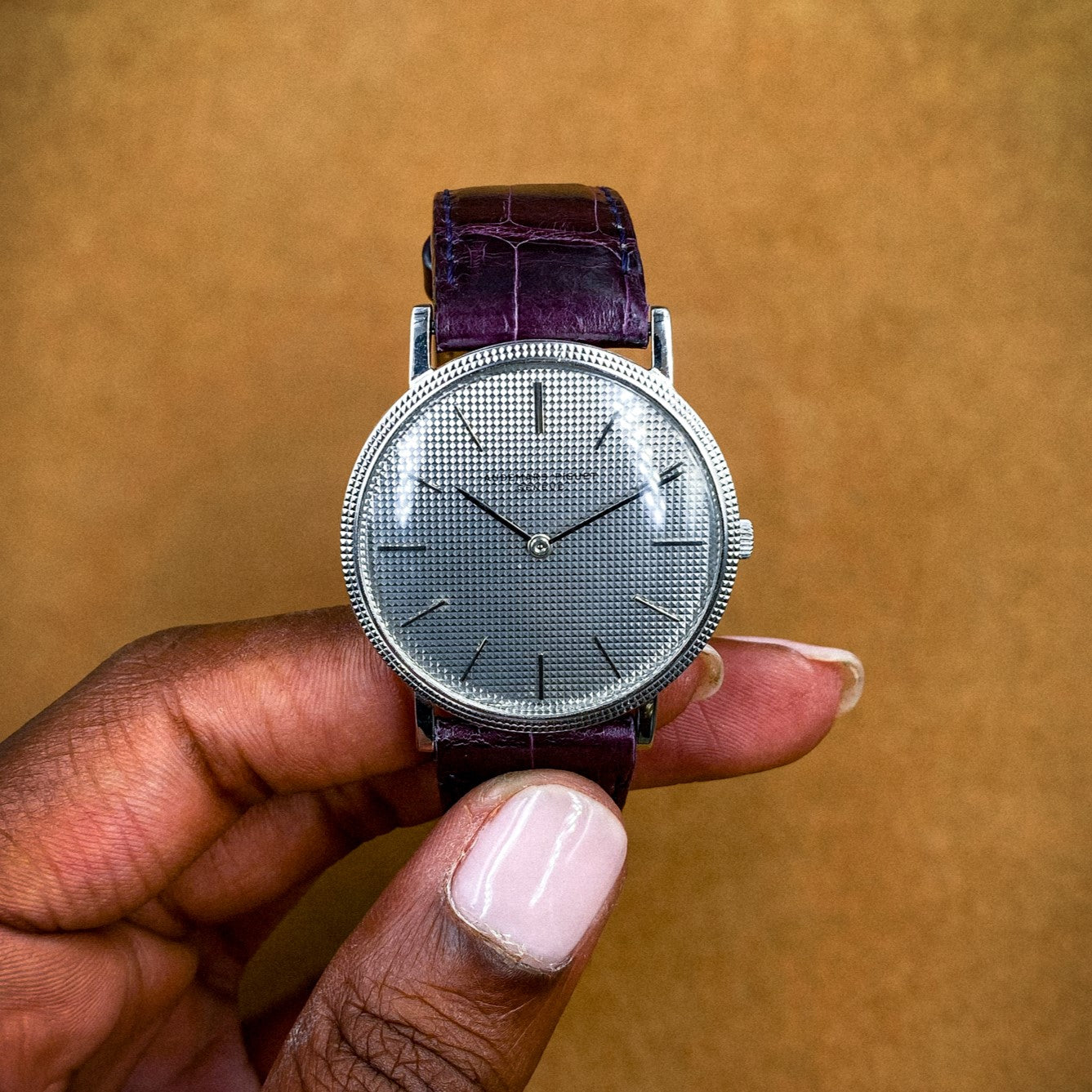 Audemars Piguet Calatrava ultra thin in 18 K white gold with "clous de Paris" finish face in hand