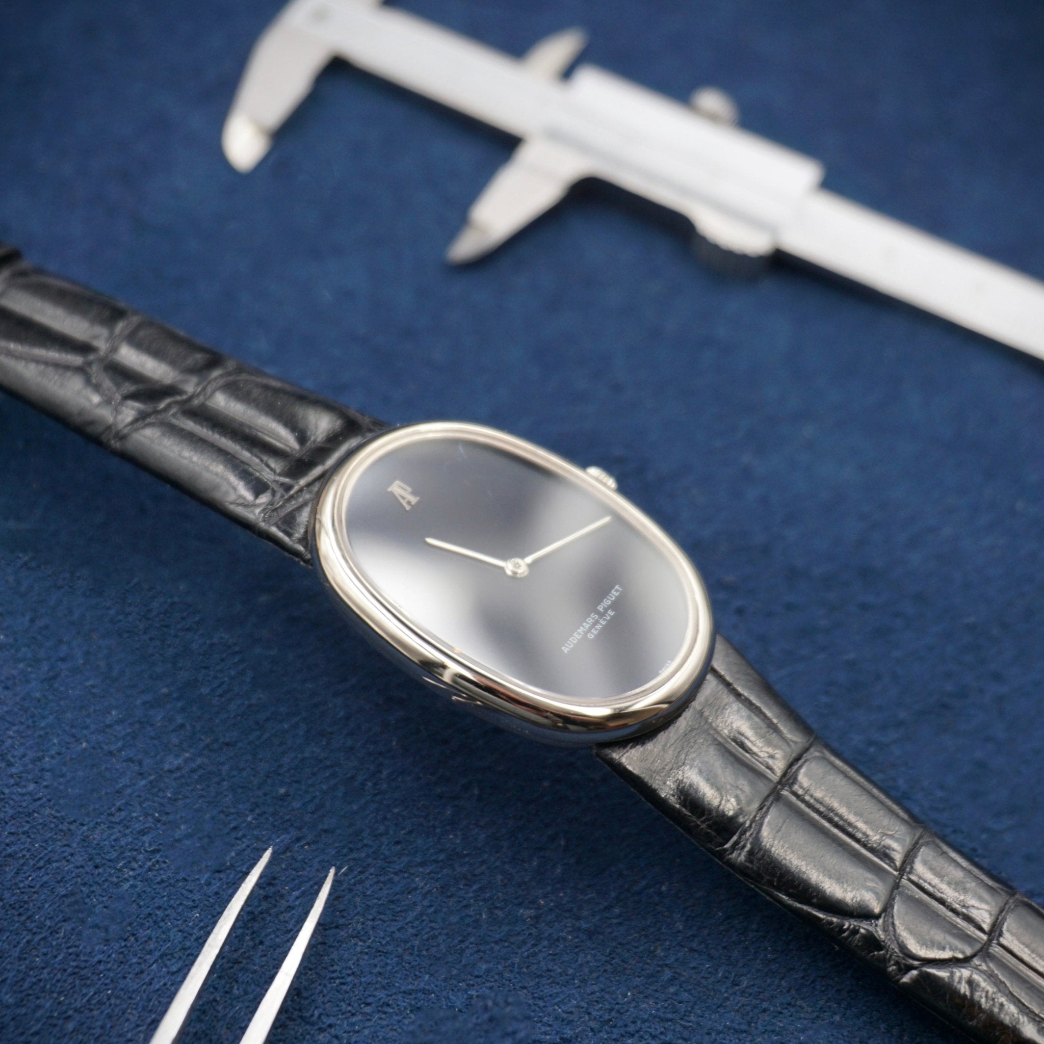 AUDEMARS PIGUET ELLIPSE OR BLANC - montre vintage - Contre - Temps Paris