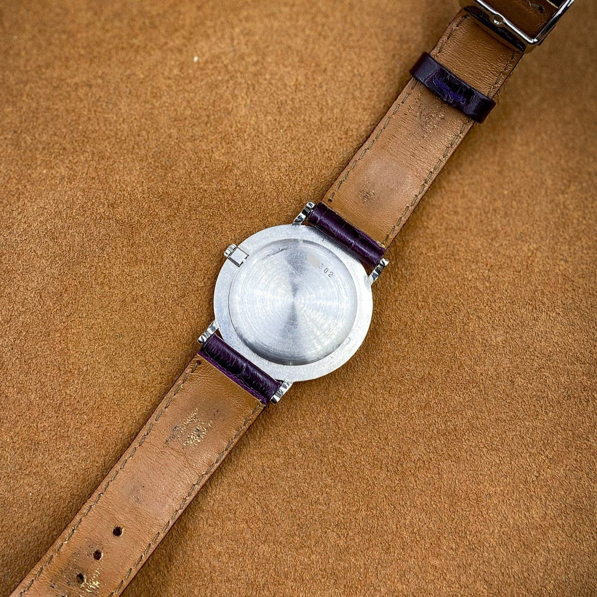 Audemars Piguet Calatrava ultra thin in 18 K white gold with "clous de Paris" finish caseback