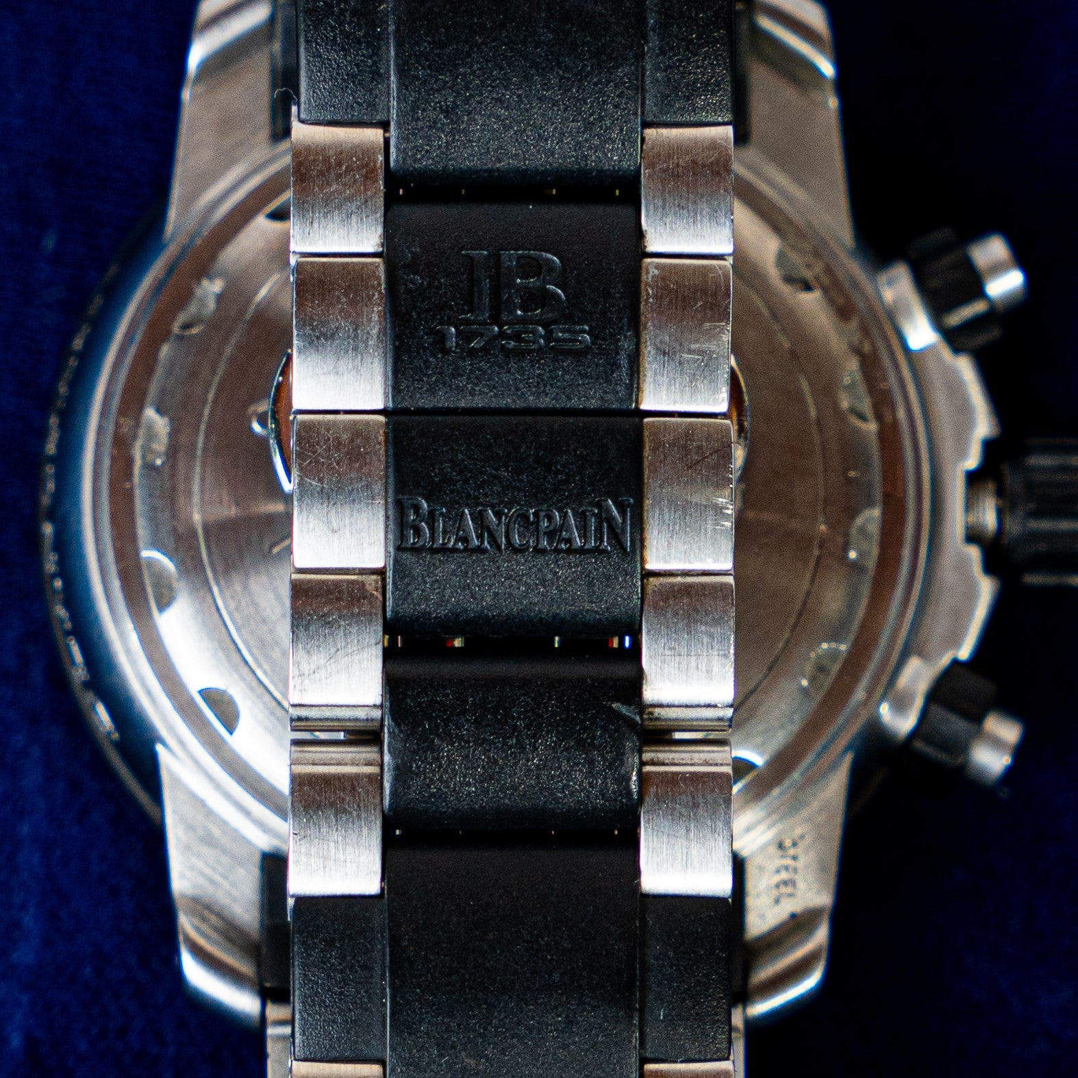 Blancpain Air Command Fly Back Chronograph vintage watch from the Concept 2000 collection in steel and rubber self-winding movement with date and minutes in relief bezel strap buckle view