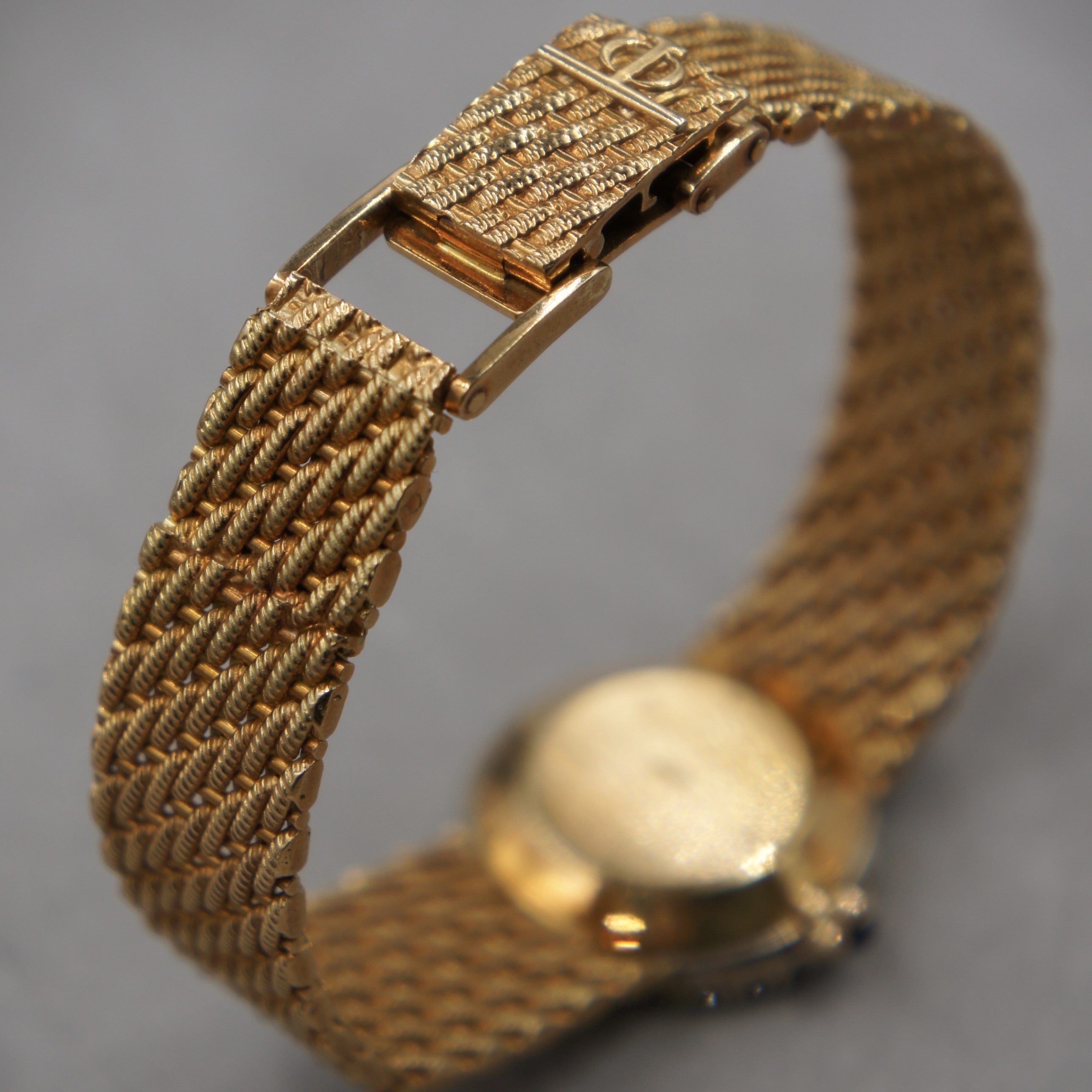 Beaume et Mercier Lady vintage watch ellipse shaped in 18 K gold and a diamonds set bezel with a manual winding movement and solid 18 K gold bracelet large view