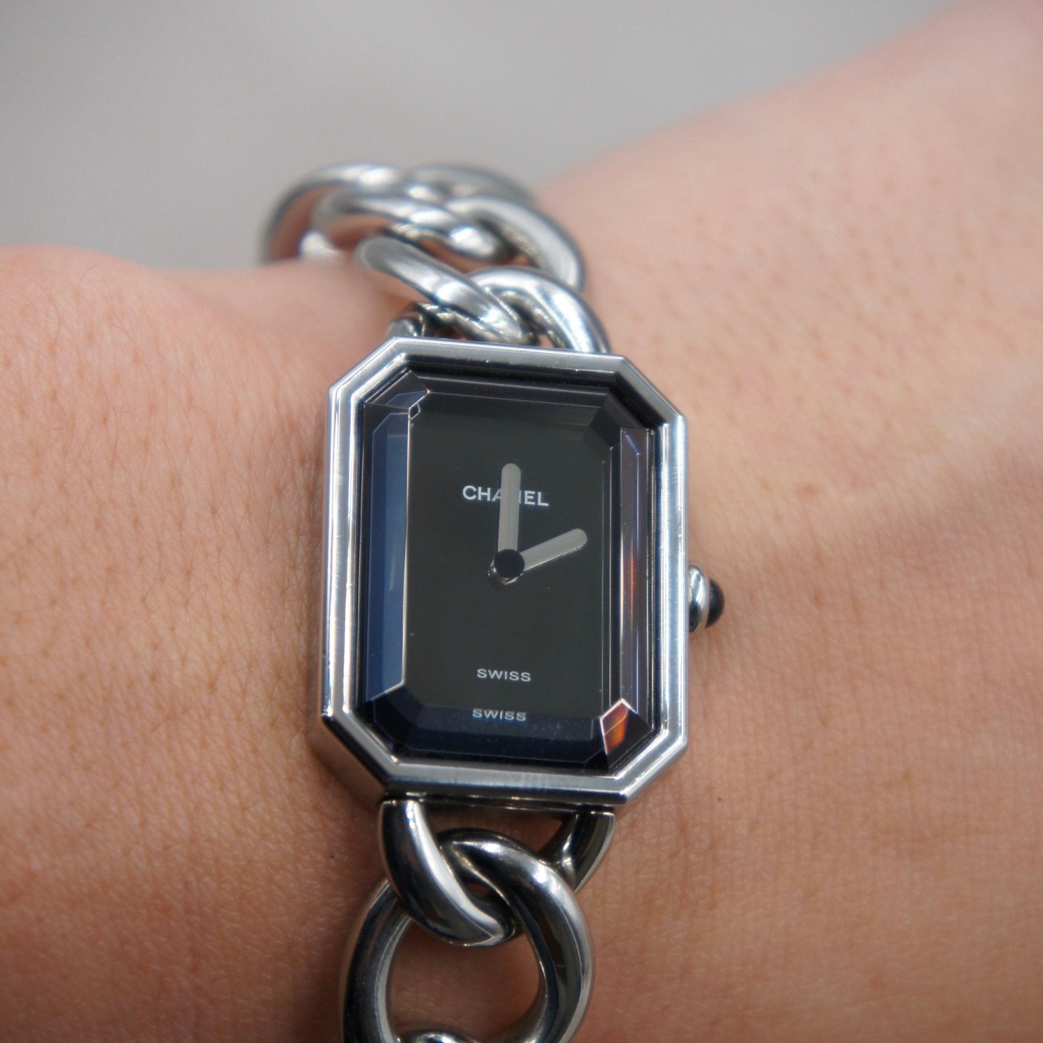 CHANEL "PREMIERE CHAINE GOURMETTE" ACIER - montre vintage - Contre - Temps Paris