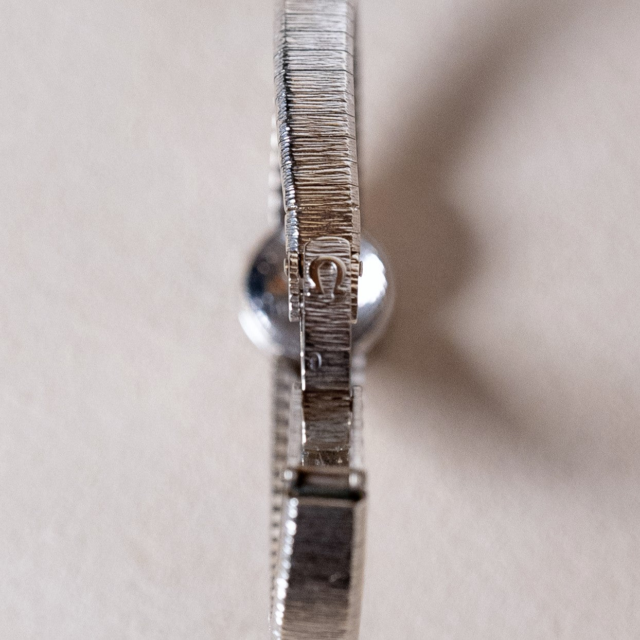 OMEGA LADY ROUND WHITE GOLD AND DIAMONDS