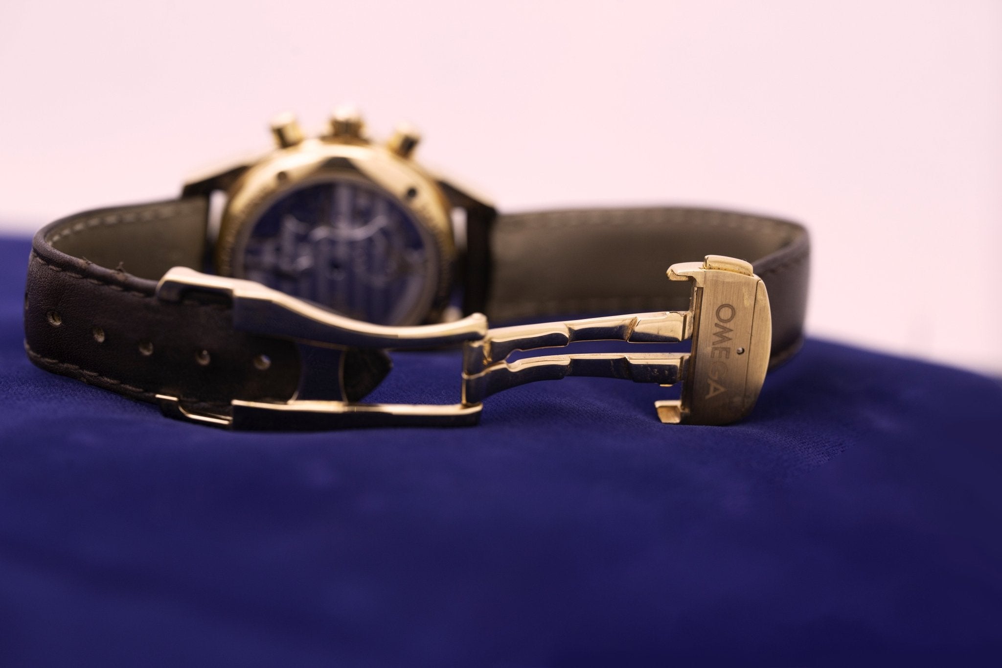 OMEGA DE VILLE CHRONOGRAPHE OR ROSE ET DIAMANTS - montre vintage - Contre - Temps Paris