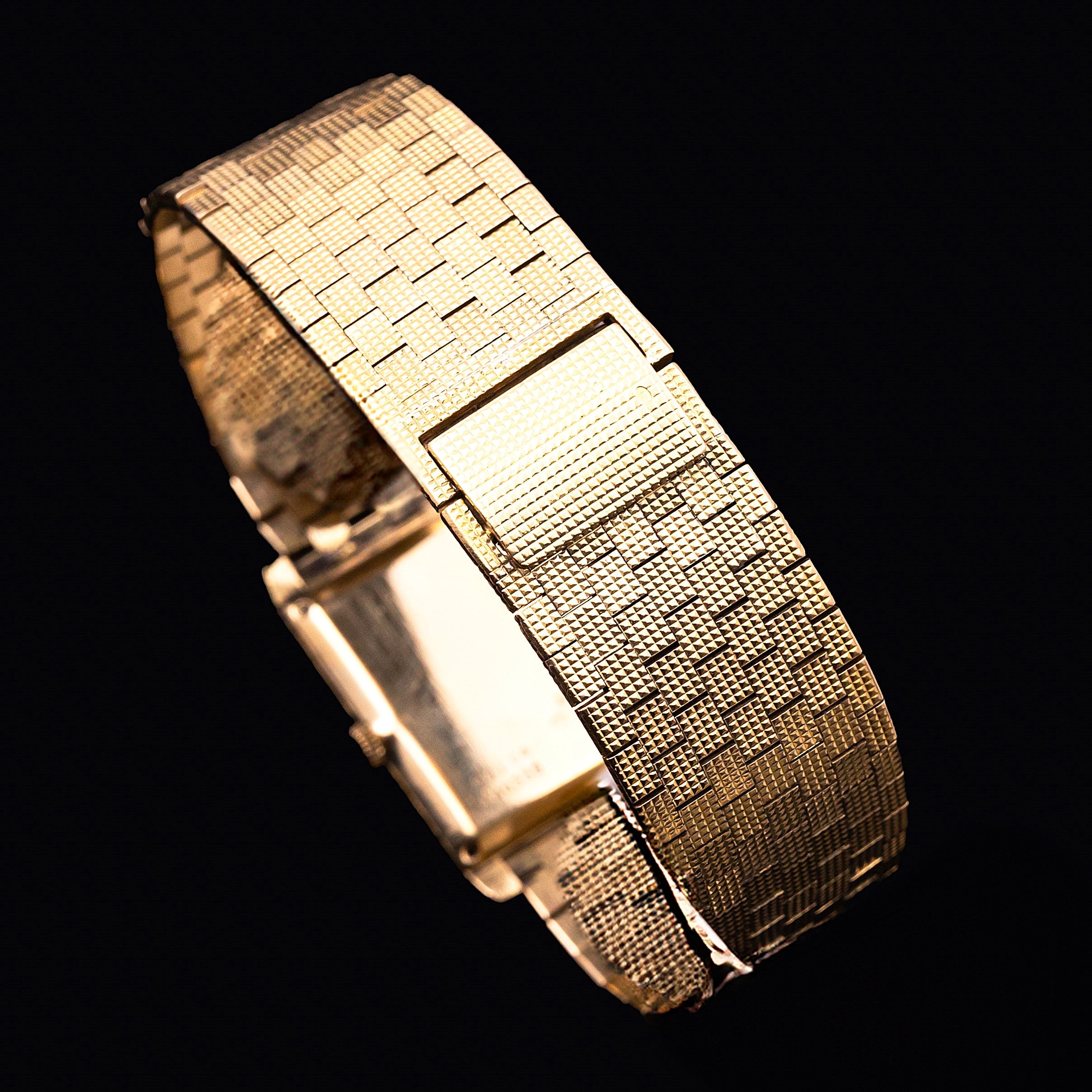 PIAGET TYPE TANK OR JAUNE "CLOUS DE PARIS"