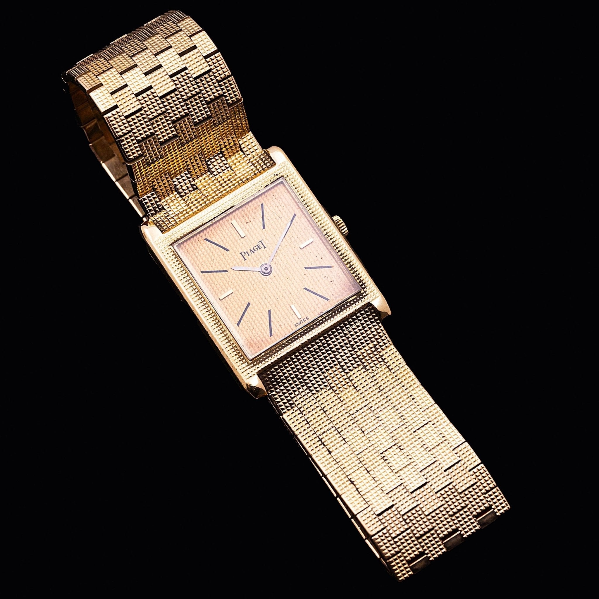 PIAGET TYPE TANK OR JAUNE "CLOUS DE PARIS" - montre vintage - Contre - Temps Paris