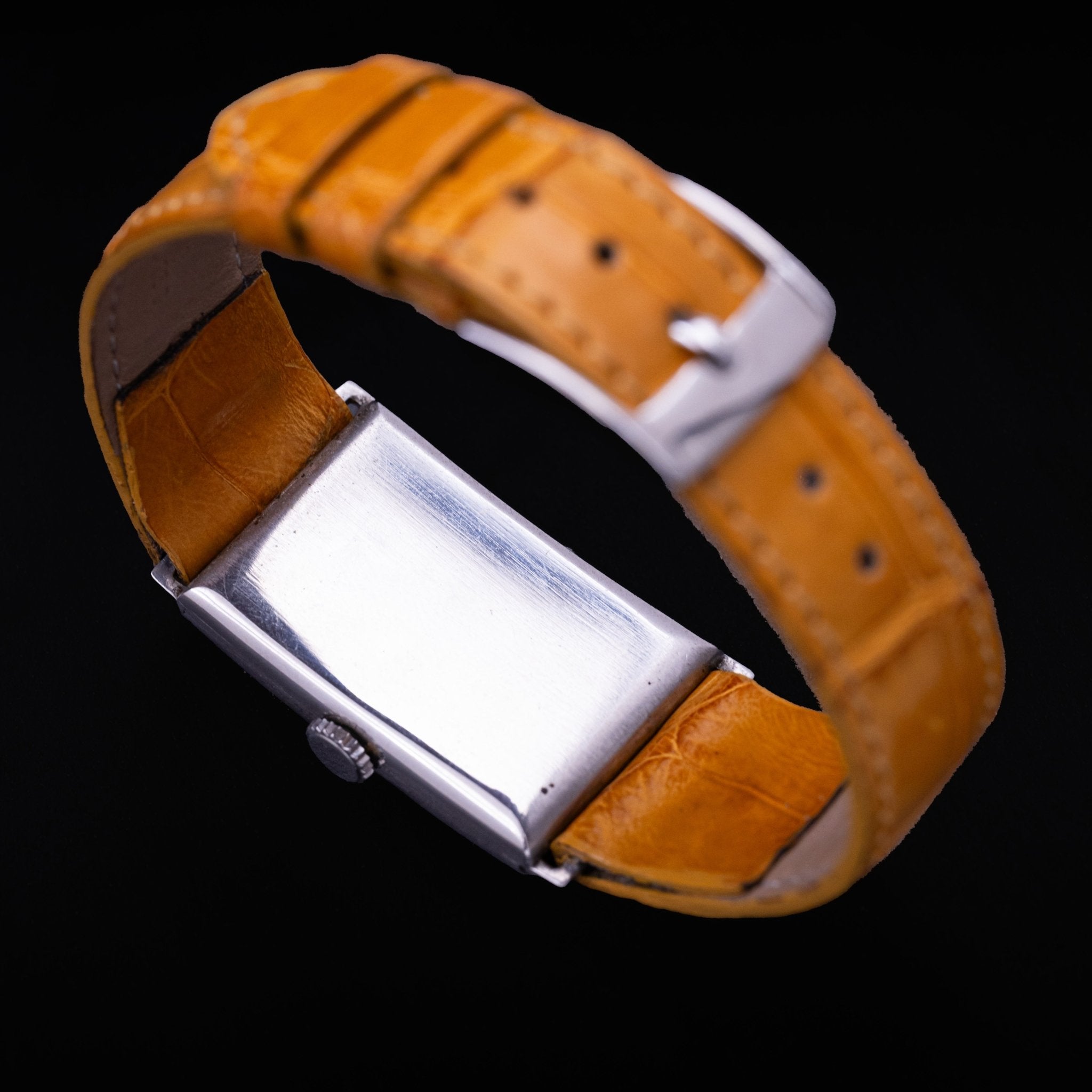 Omega Art Deco galbée acier, années 40 - montre vintage - Contre-Temps Paris
