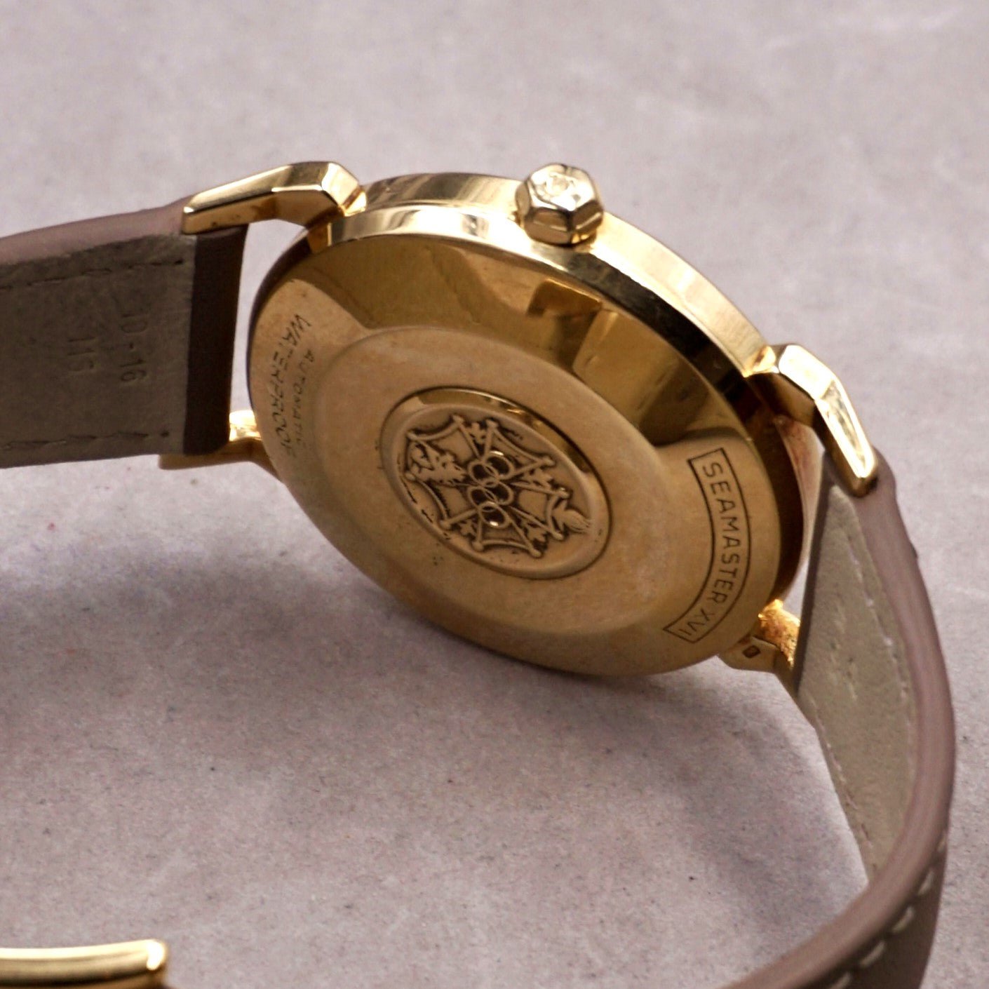 OMEGA SEAMASTER XVI OLYMPIADES MELBOURNE OR - montre vintage - Contre - Temps Paris