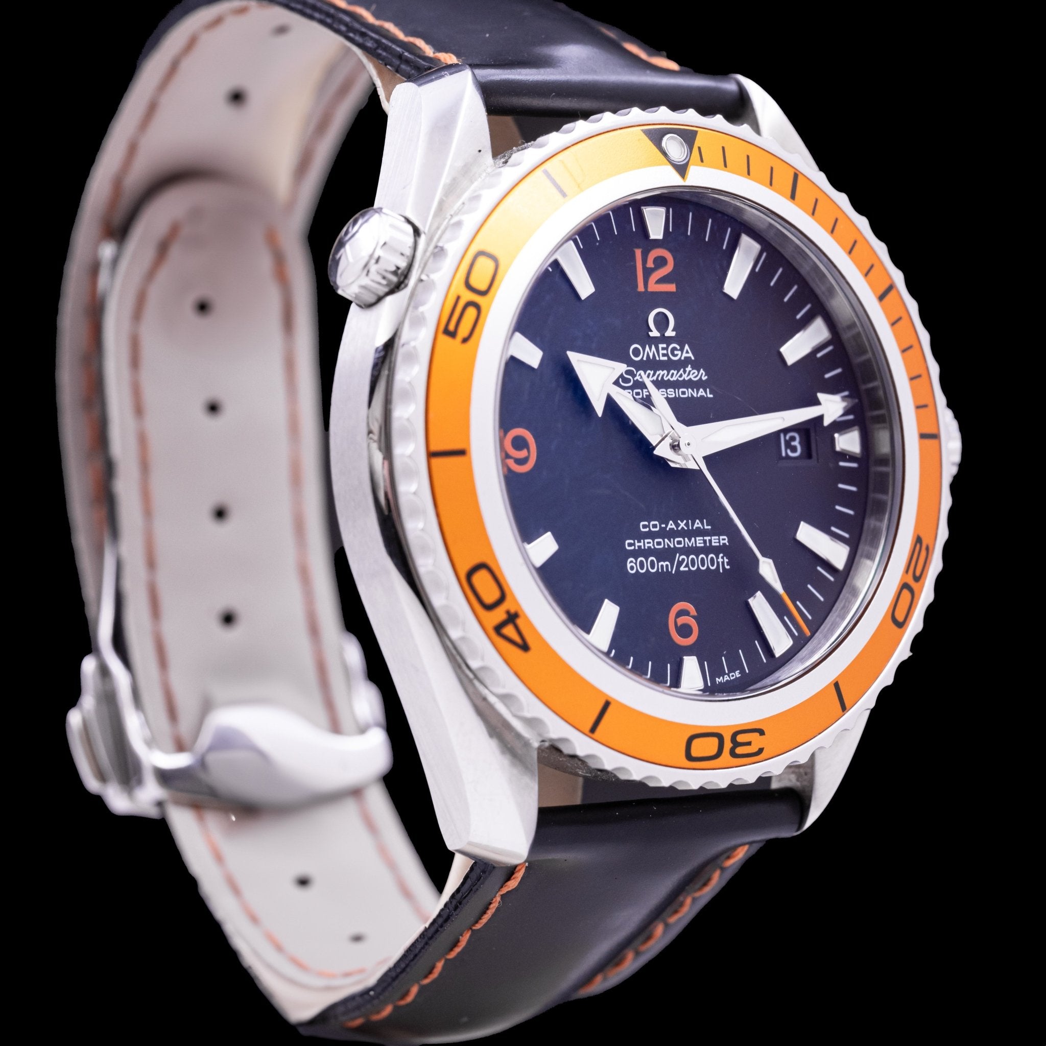 Omega Seamaster Planet Ocean Orange reference 2208.50.00, calibre 2500 Co-Axial, 45.5 mm steel case, orange aluminium bezel, black dial with orange numerals, 600 m water-resistant, ca. 2010