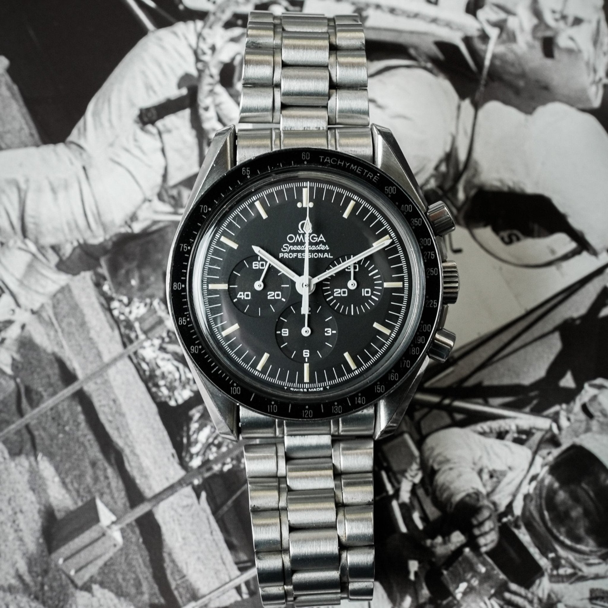 OMEGA SPEEDMASTER MOONWATCH 25EME ANNIVERSAIRE APOLLO XI - montre vintage - Contre - Temps Paris