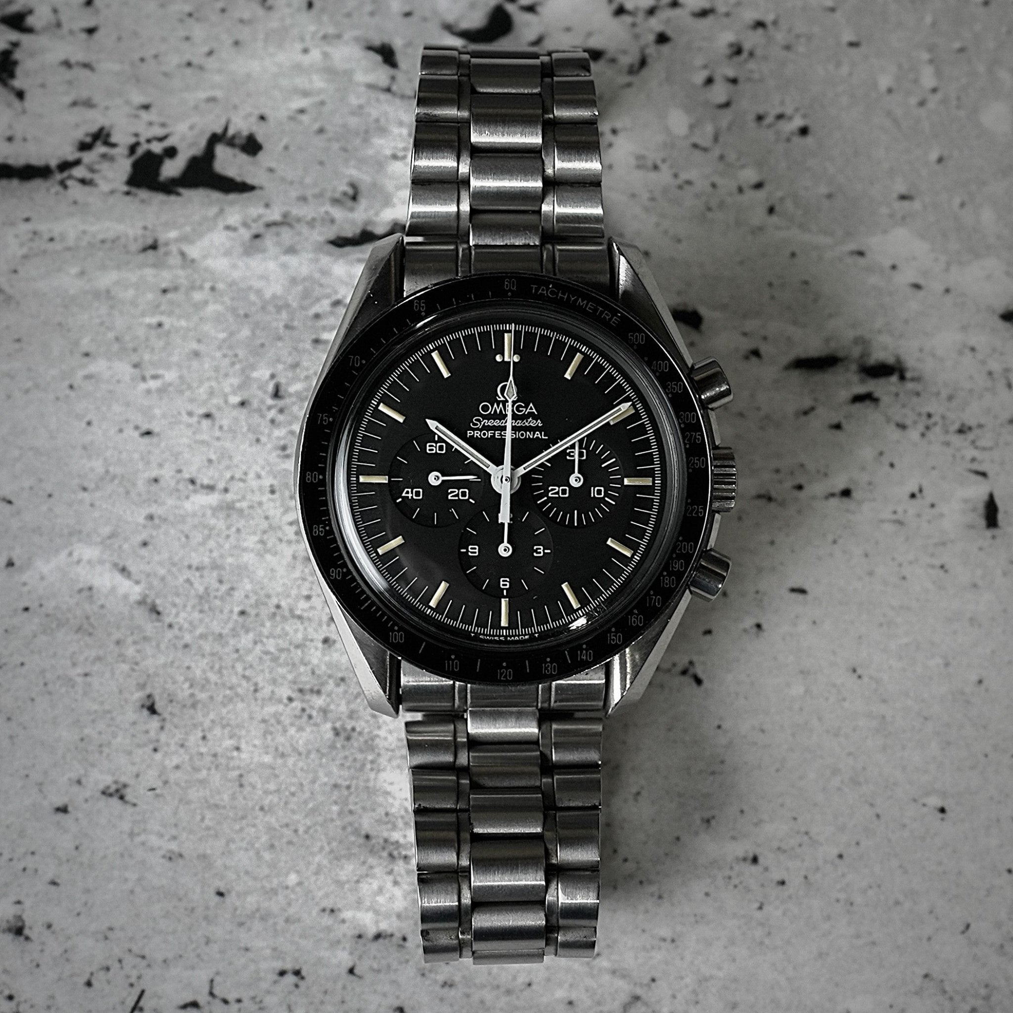 OMEGA SPEEDMASTER MOONWATCH 25EME ANNIVERSAIRE APOLLO XI - montre vintage - Contre - Temps Paris