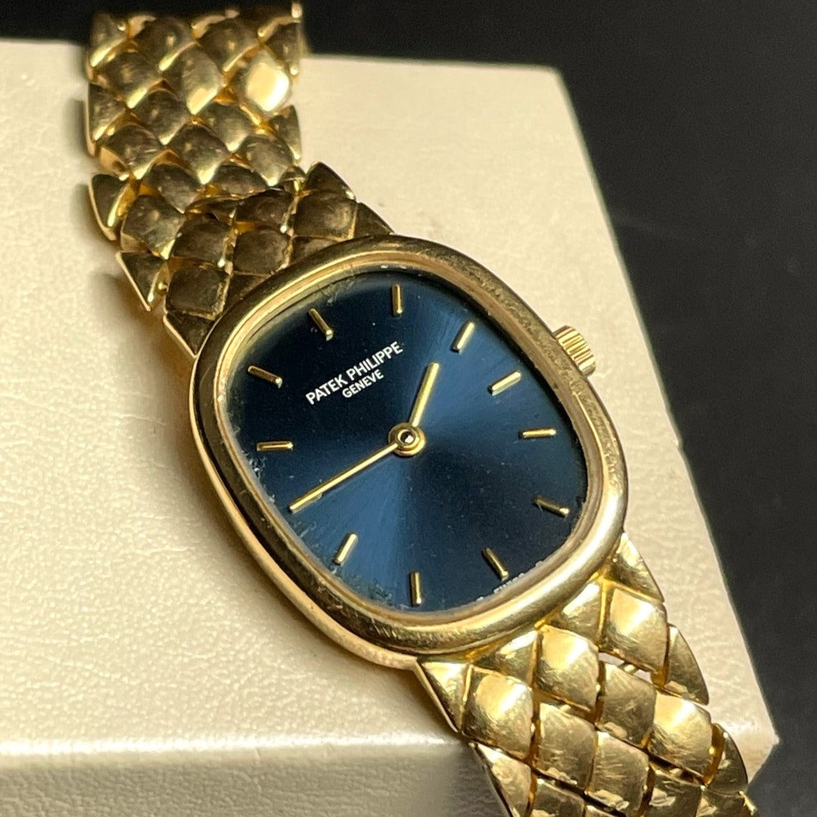 PATEK PHILIPPE ELLIPSE MINI LADY OR JAUNE