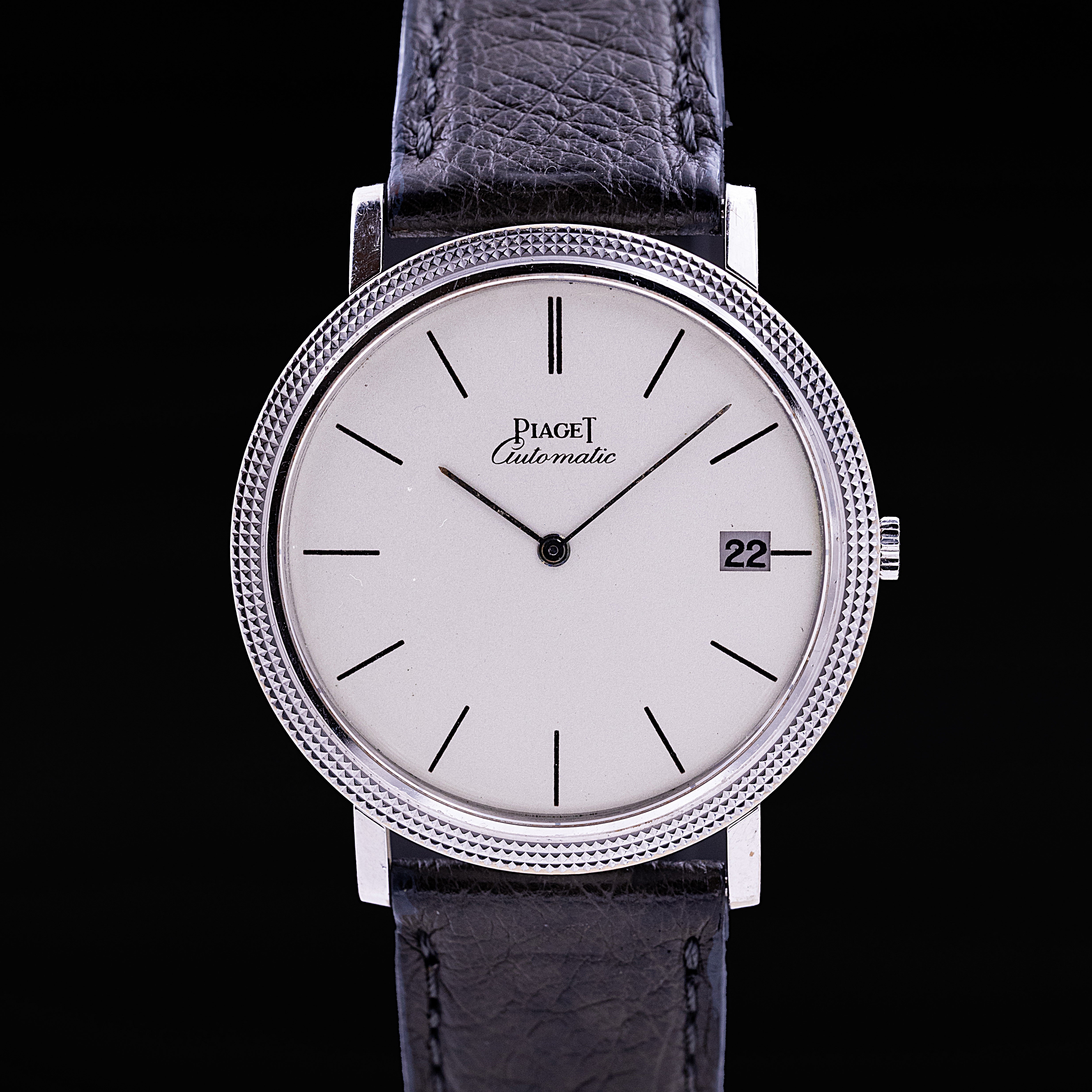 Montre Piaget Automatic extra-plate or blanc 18 carats lunette clous de Paris cadran blanc Ref. 13104