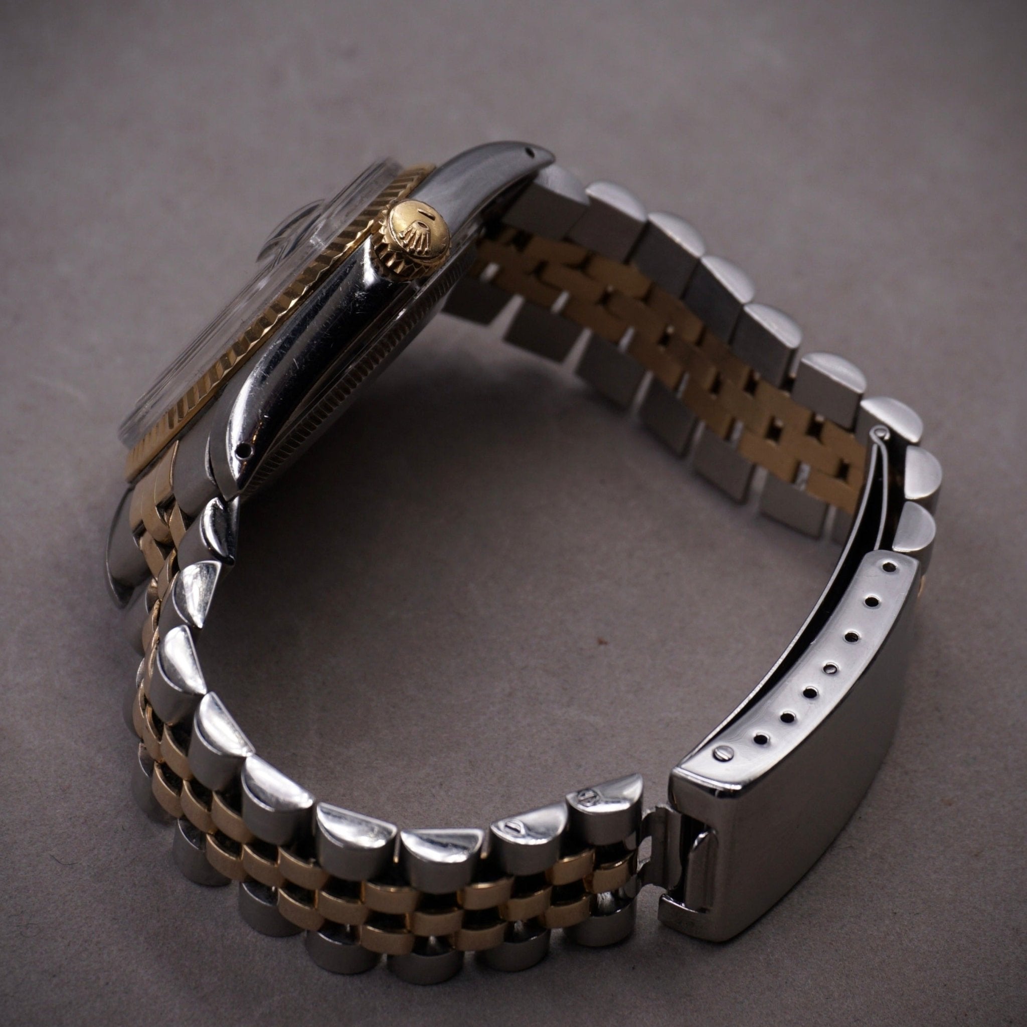 ROLEX DATEJUST EN OR & ACIER CADRAN BLEU - montre vintage - Contre - Temps Paris