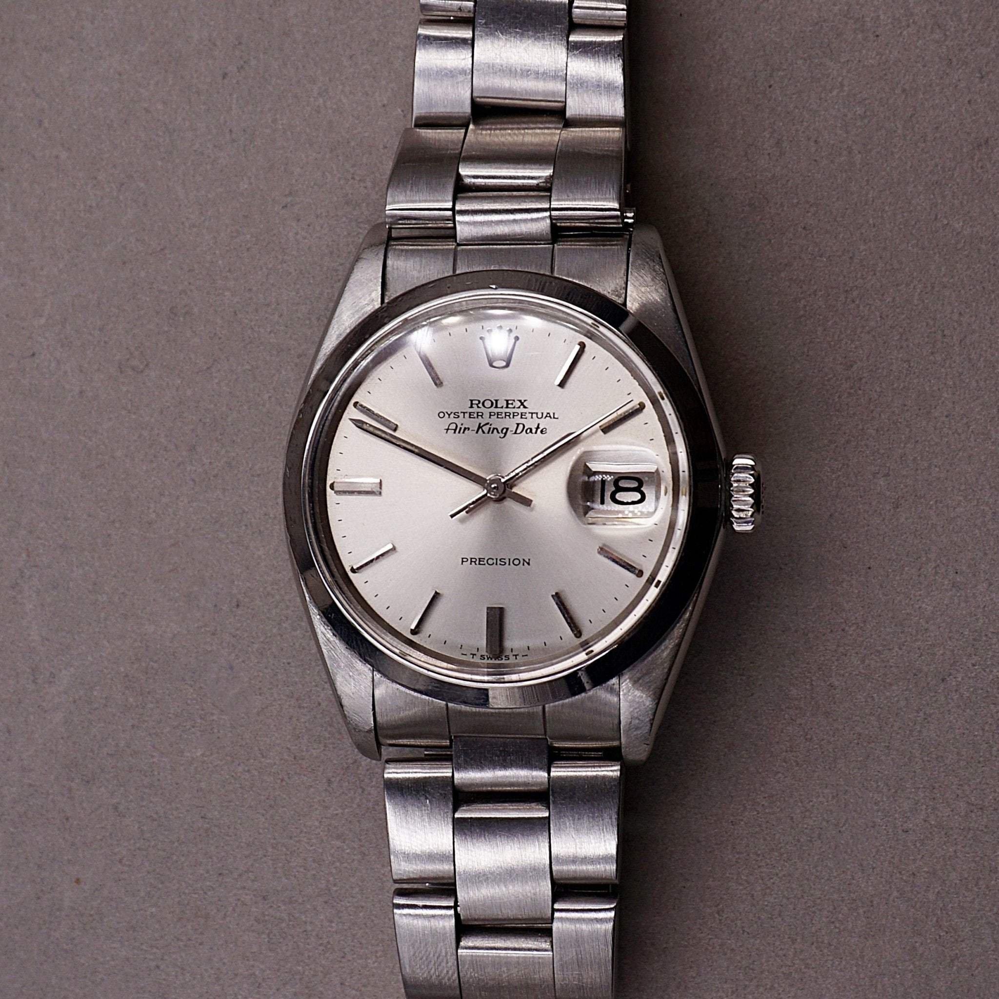 Rolex Oyster Perpetual Air-King-Date Ref. 5700, acier 34 mm, cadran silver sunburst, guichet date avec cyclope, bracelet Oyster, ca. 1977