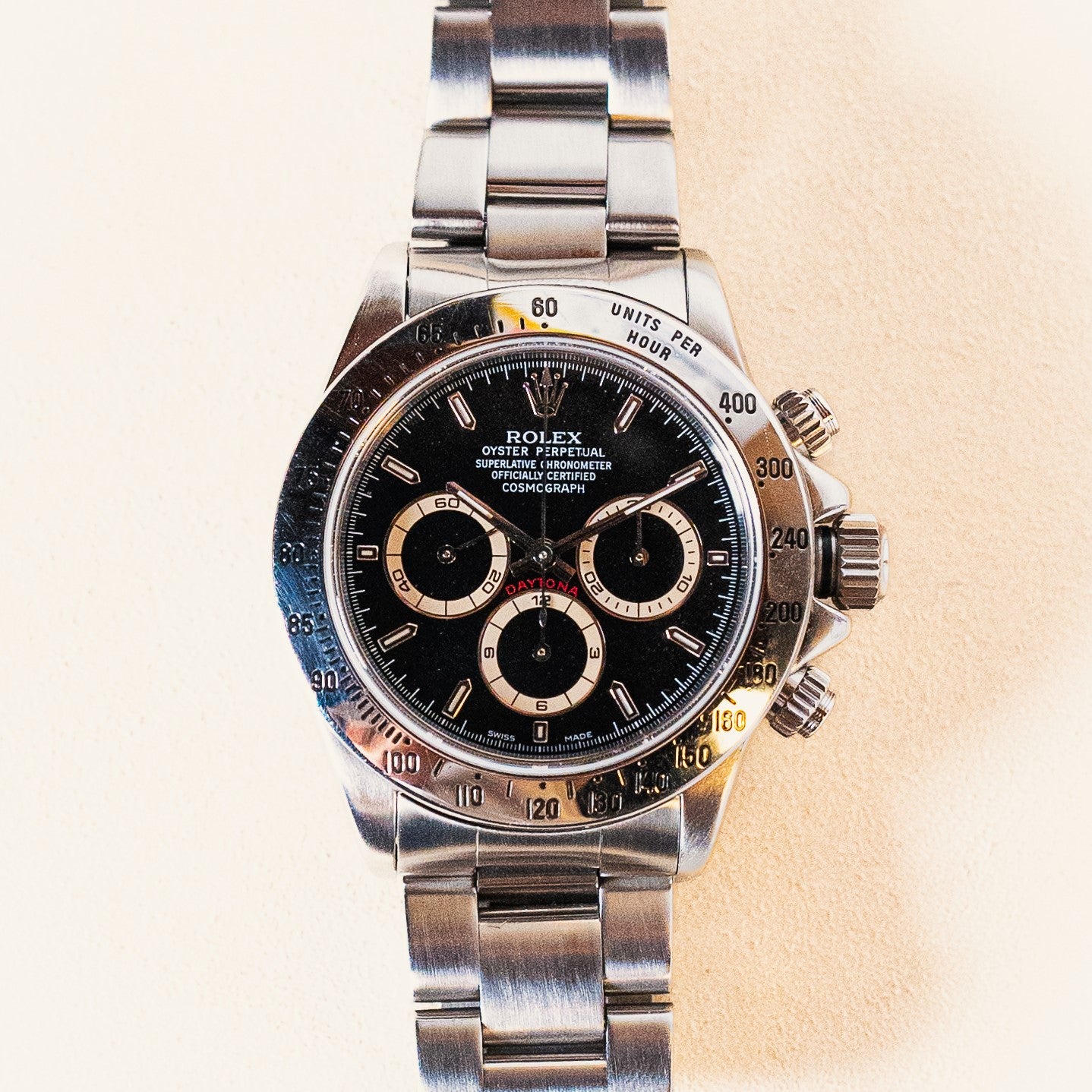 Rolex Cosmograph Daytona vintage chronograph reference 16520, in steel from the W series (1995) with black dial and sub-counters developing the so-called "Patrizzi" patina, on a steel Oyster bracelet equipped with the exceptional self-winding Zenith El Primero movement face view