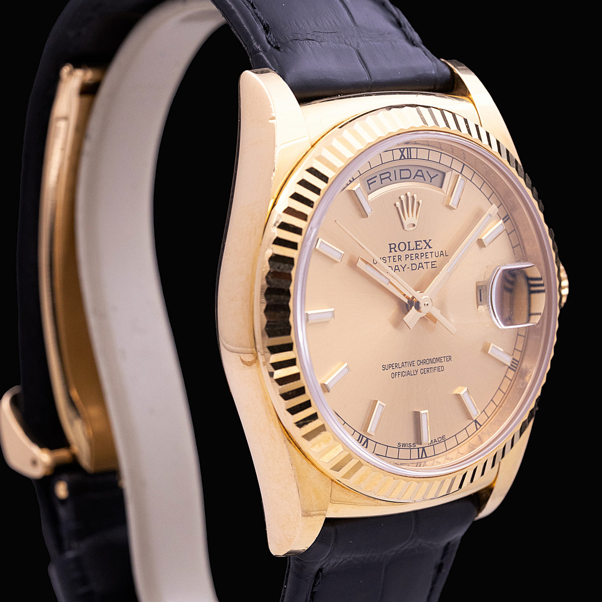 Rolex Day-Date Ref. 118138 in yellow gold, automatic movement, champagne dial, fluted bezel, leather strap