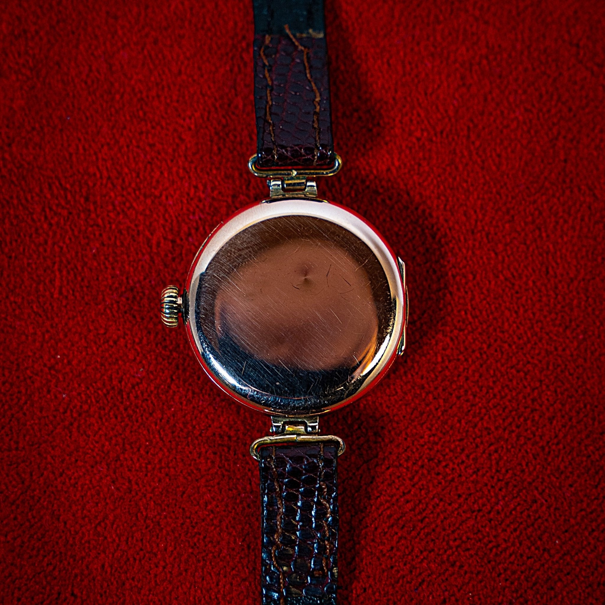 Rolex Lady Boîte à Charnière Or Rose, 1917 - montre vintage - Contre - Temps Paris