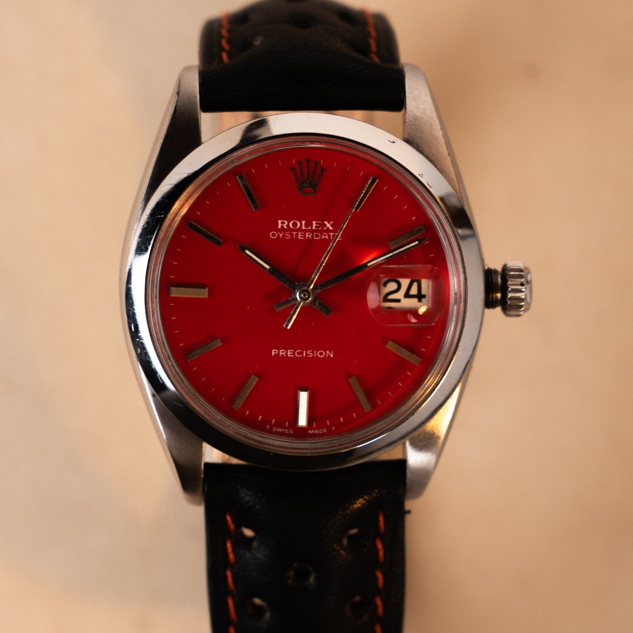 Rolex Oysterdate Precision Ref. 6694 cadran custom rouge sur bracelet cuir noir