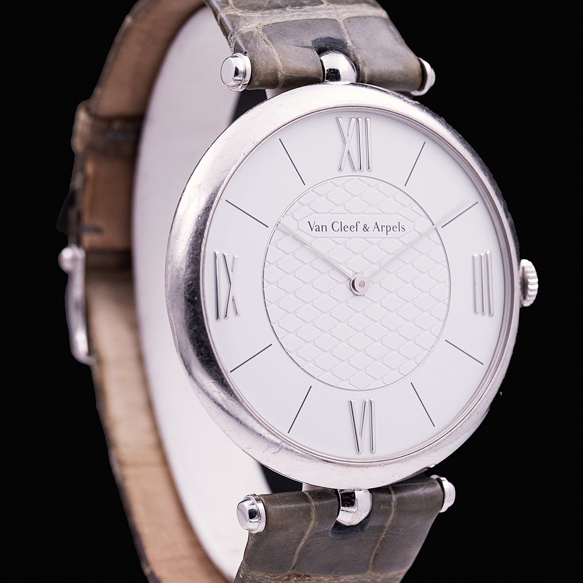 Van Cleef & Arpels Pierre Arpels HH54605 in white gold, manual-winding mechanical movement, white lacquered dial with piqué motif