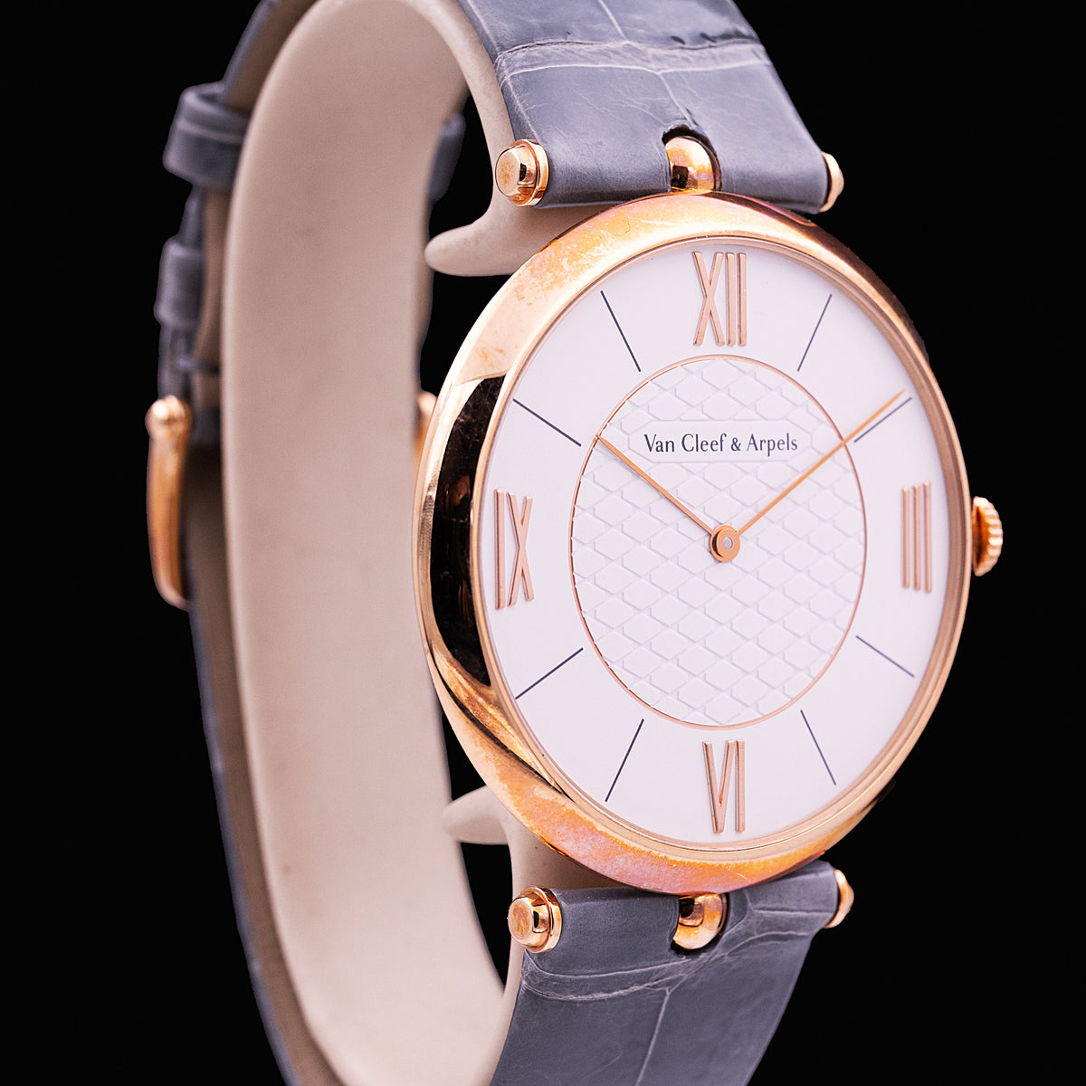 Van Cleef & Arpels Pierre Arpels HH40850 in rose gold, manual-winding mechanical movement, white lacquered dial with piqué motif