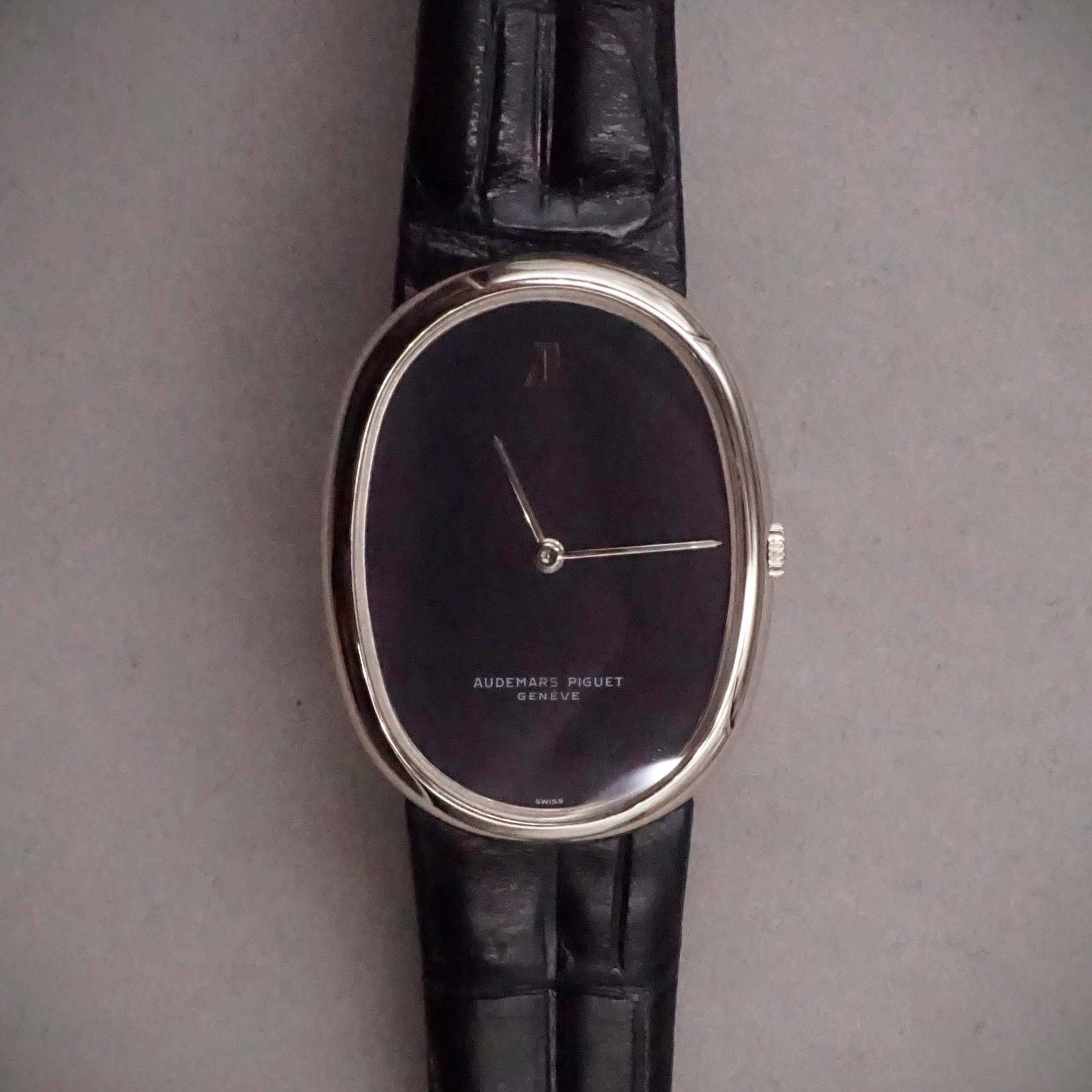 Audemars Piguet Ellipse in 18K white gold with manual winding movement face