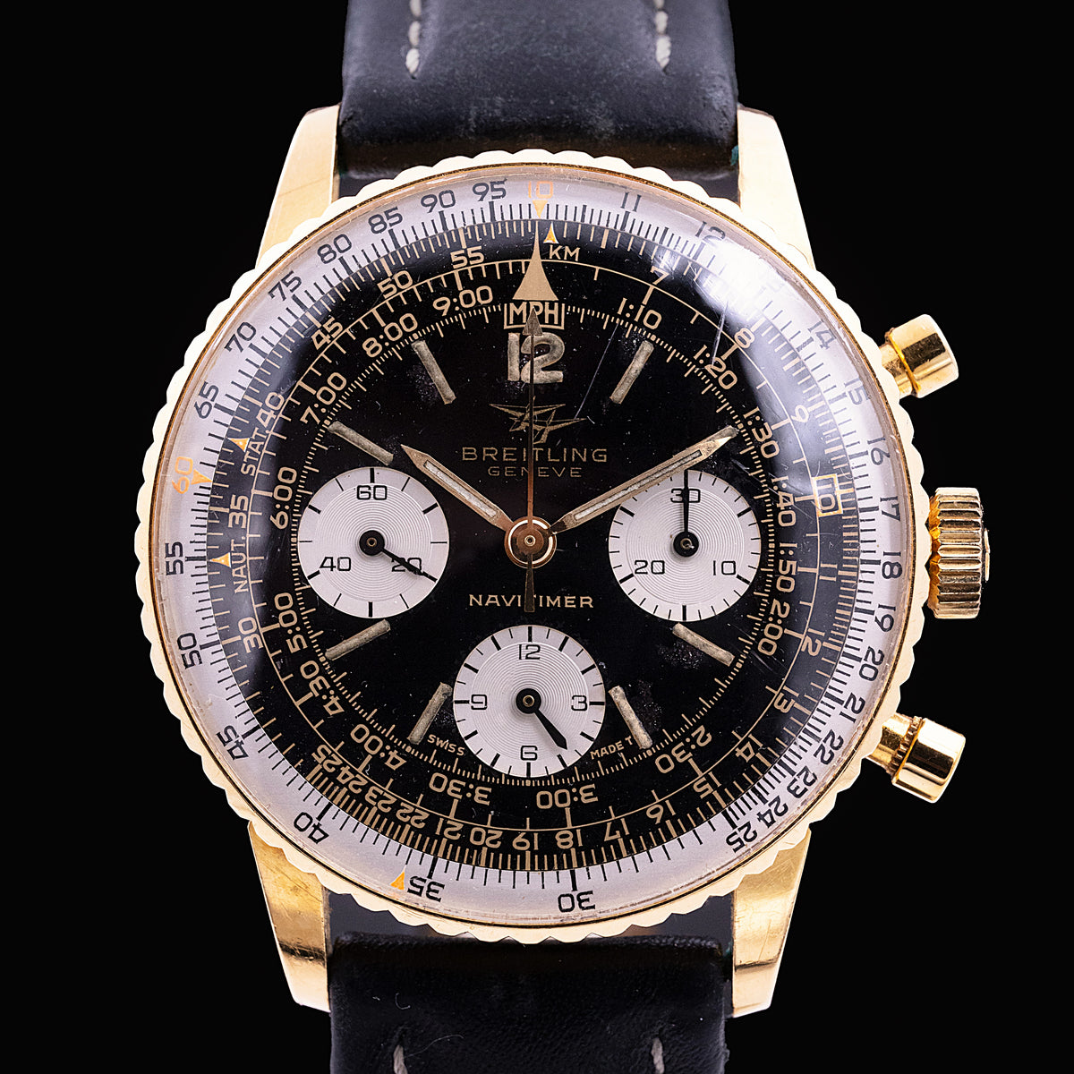 Breitling Navitimer Twin Jet or jaune Ref. 806, cadran noir à trois compteurs blancs et lunette crantée à règle à calcul
