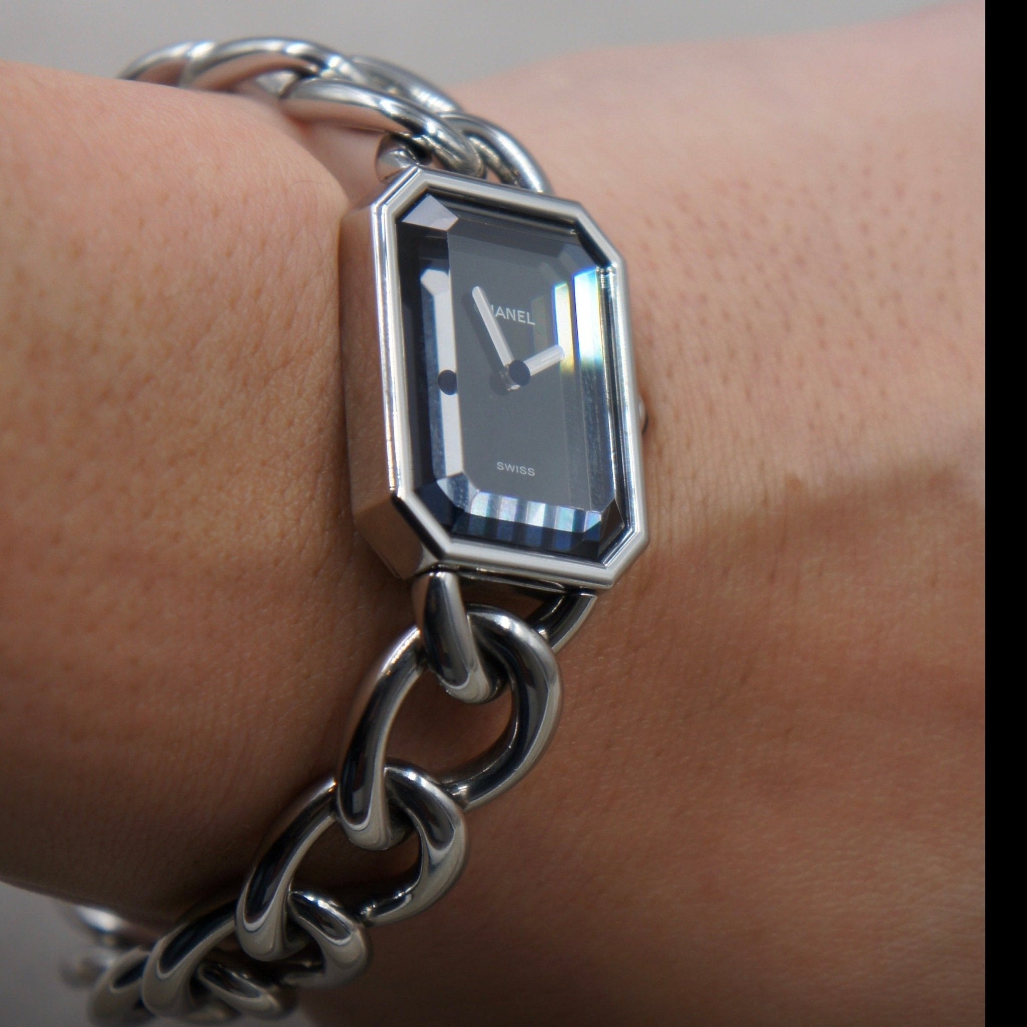 CHANEL "PREMIERE CHAINE GOURMETTE" ACIER - montre vintage - Contre - Temps Paris