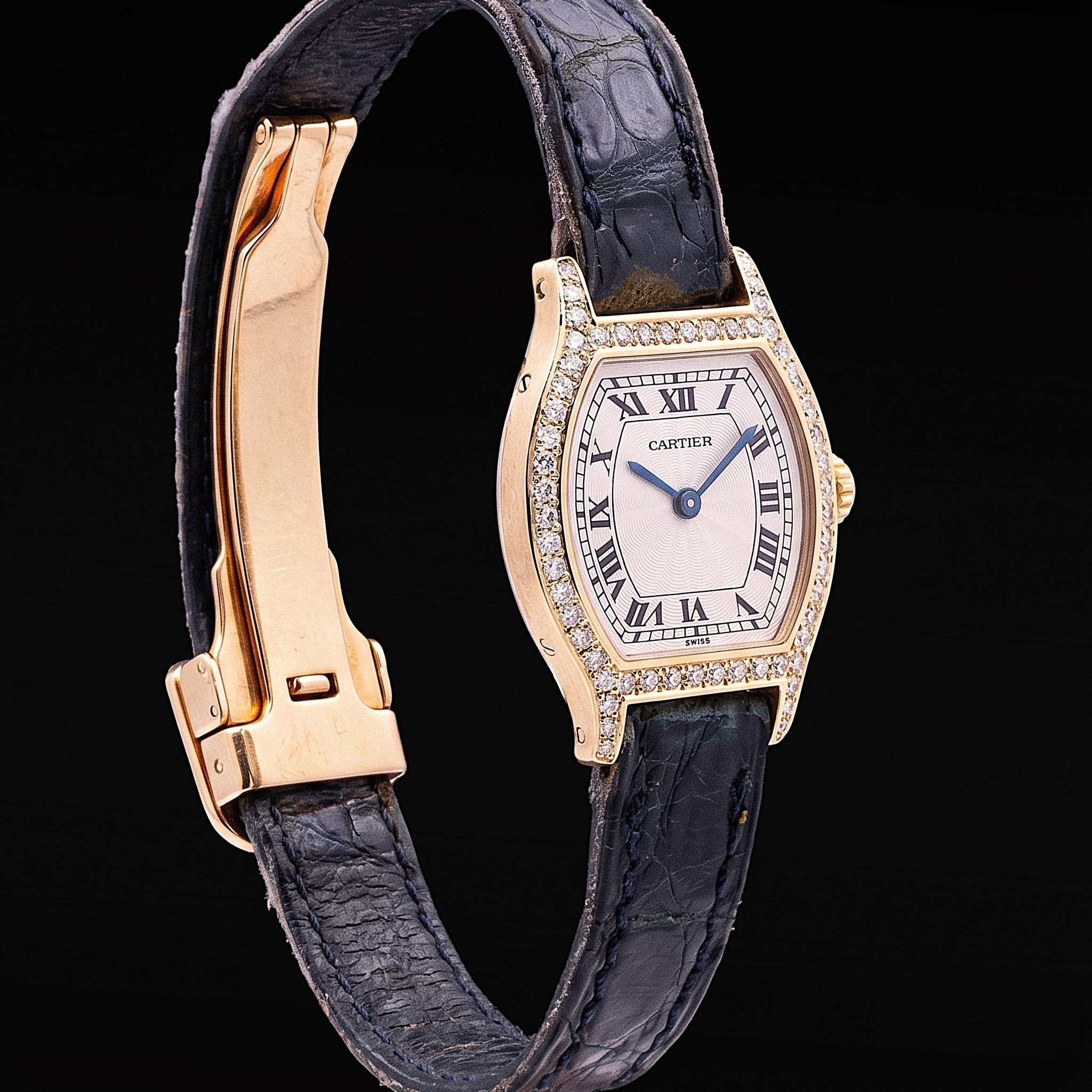 Cartier Tortue petit modèle Or jaune et diamants, Ref. 66036 - montre vintage - Contre-Temps Paris