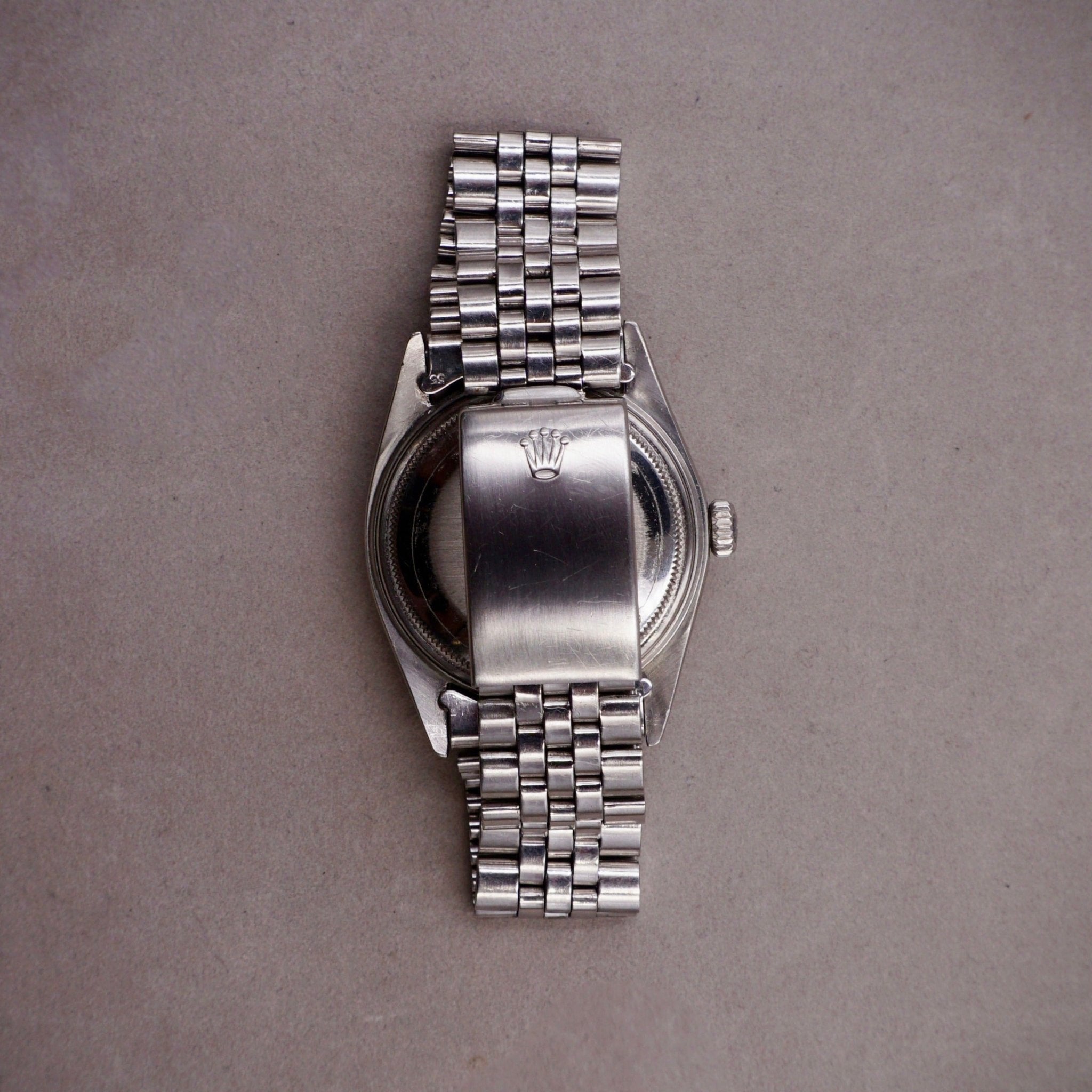 ROLEX OYSTER PERPETUAL DATEJUST LUNETTE OR BLANC - montre vintage - Contre - Temps Paris