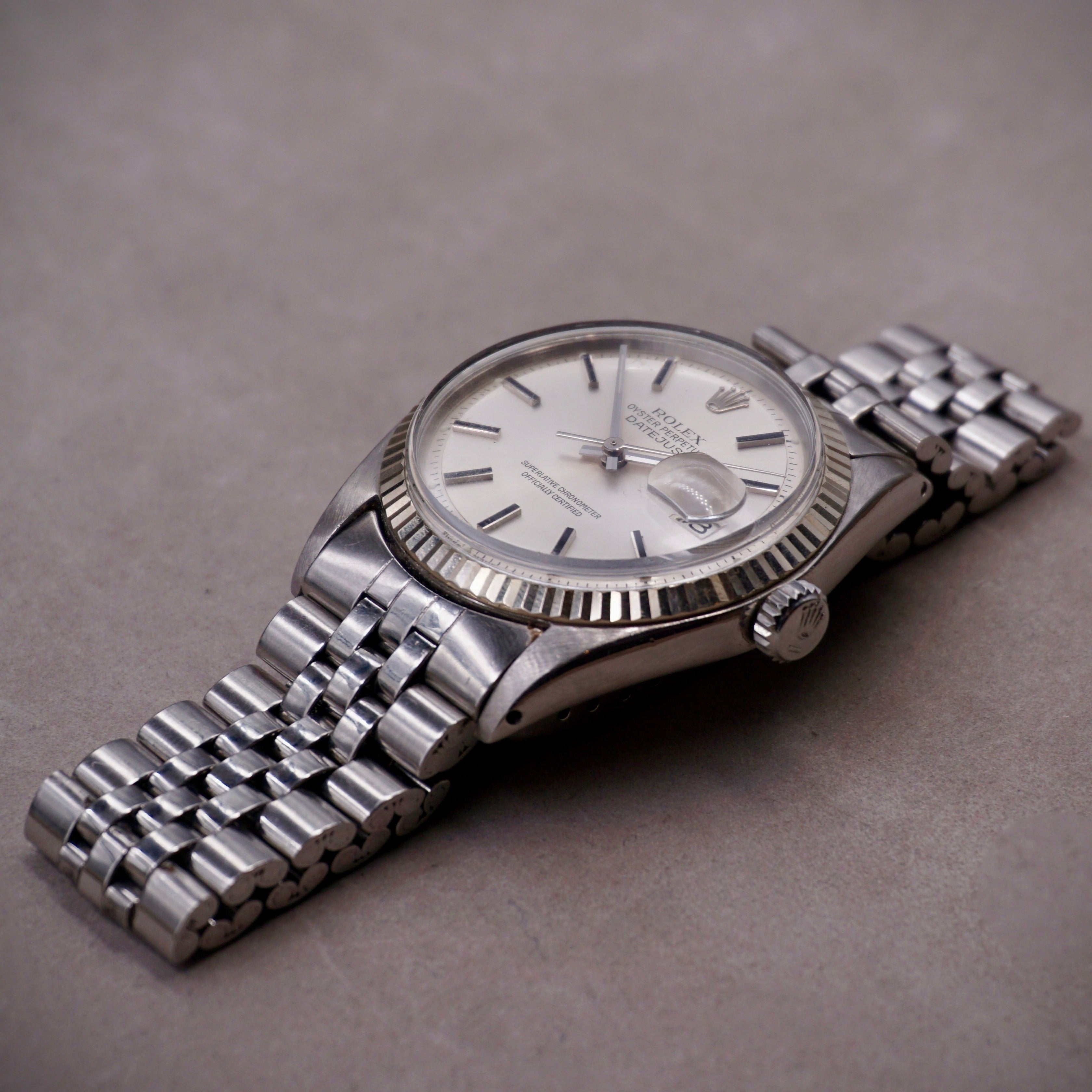 ROLEX OYSTER PERPETUAL DATEJUST LUNETTE OR BLANC