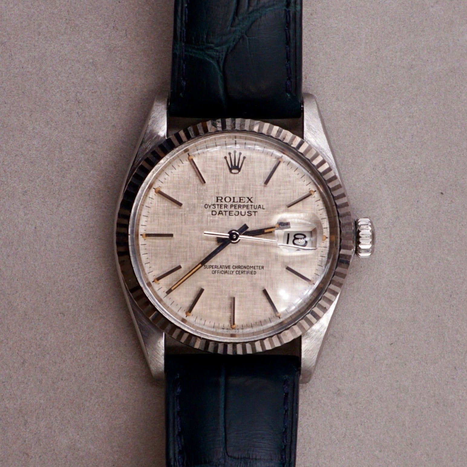 ROLEX OYSTER PERPETUAL DATEJUST LUNETTE OR BLANC