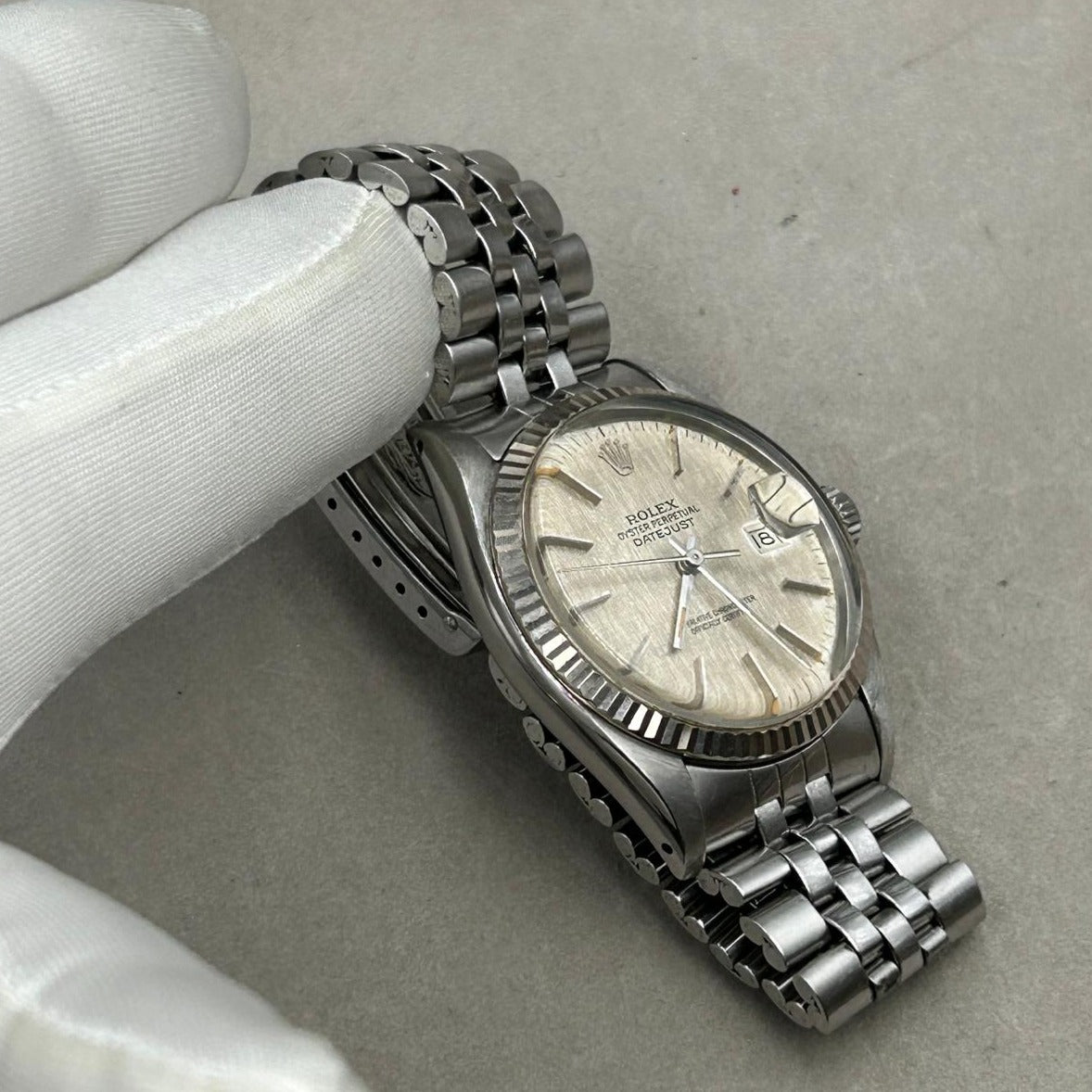 ROLEX OYSTER PERPETUAL DATEJUST LUNETTE OR BLANC