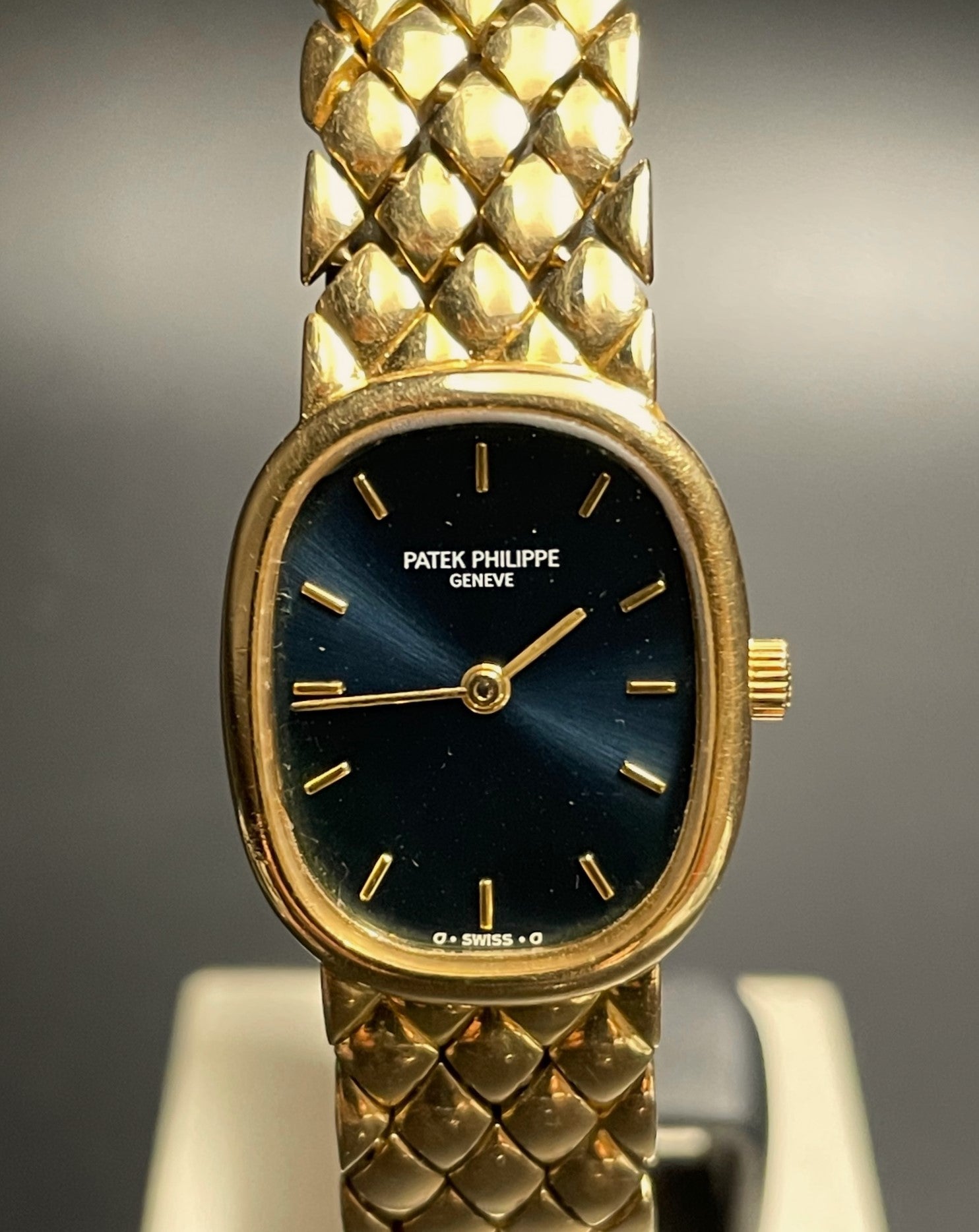 PATEK PHILIPPE - ELLIPSE - MINI LADY - YELLOW GOLD