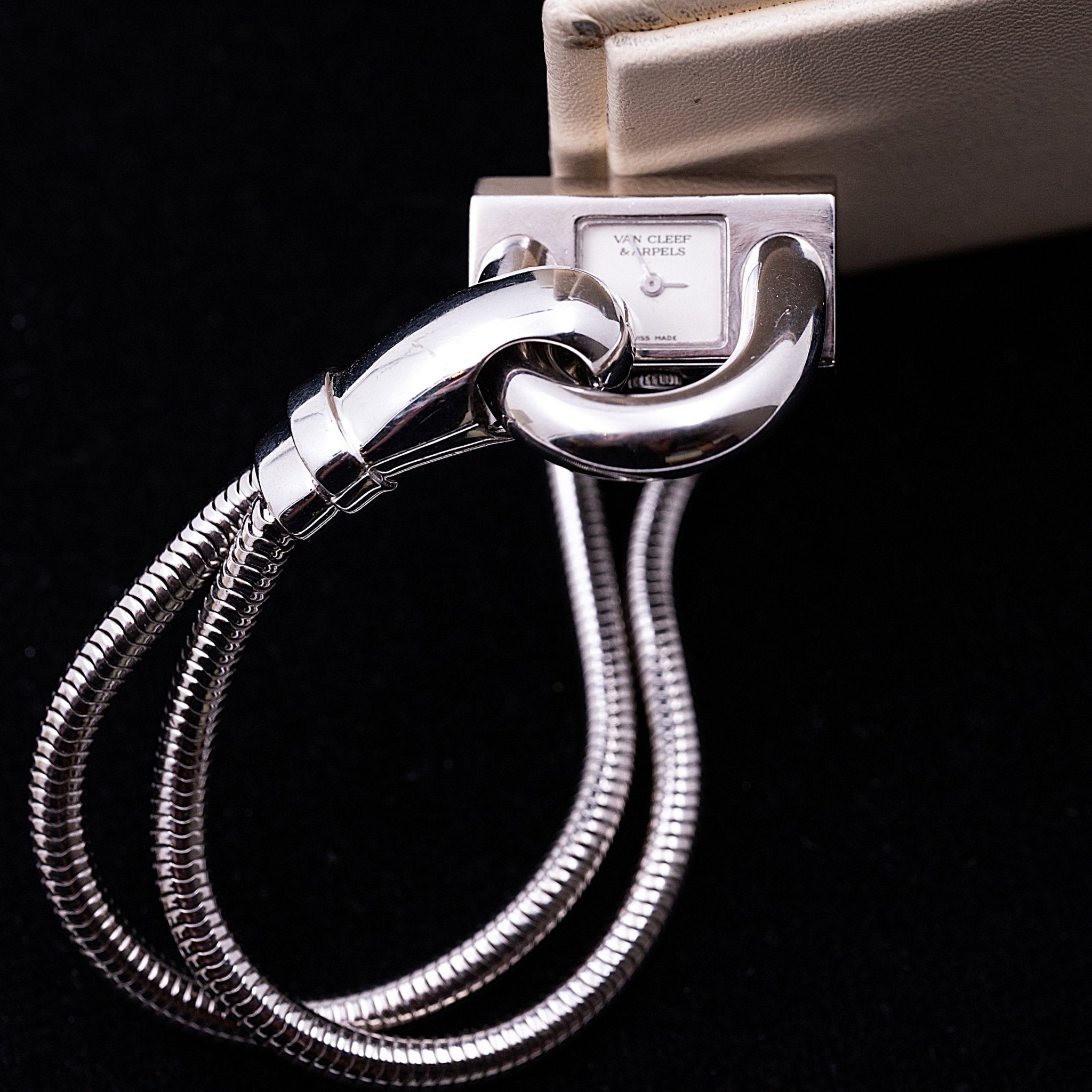 VAN CLEEF & ARPELS CADENAS VINTAGE II OR BLANC - montre vintage - Contre - Temps Paris