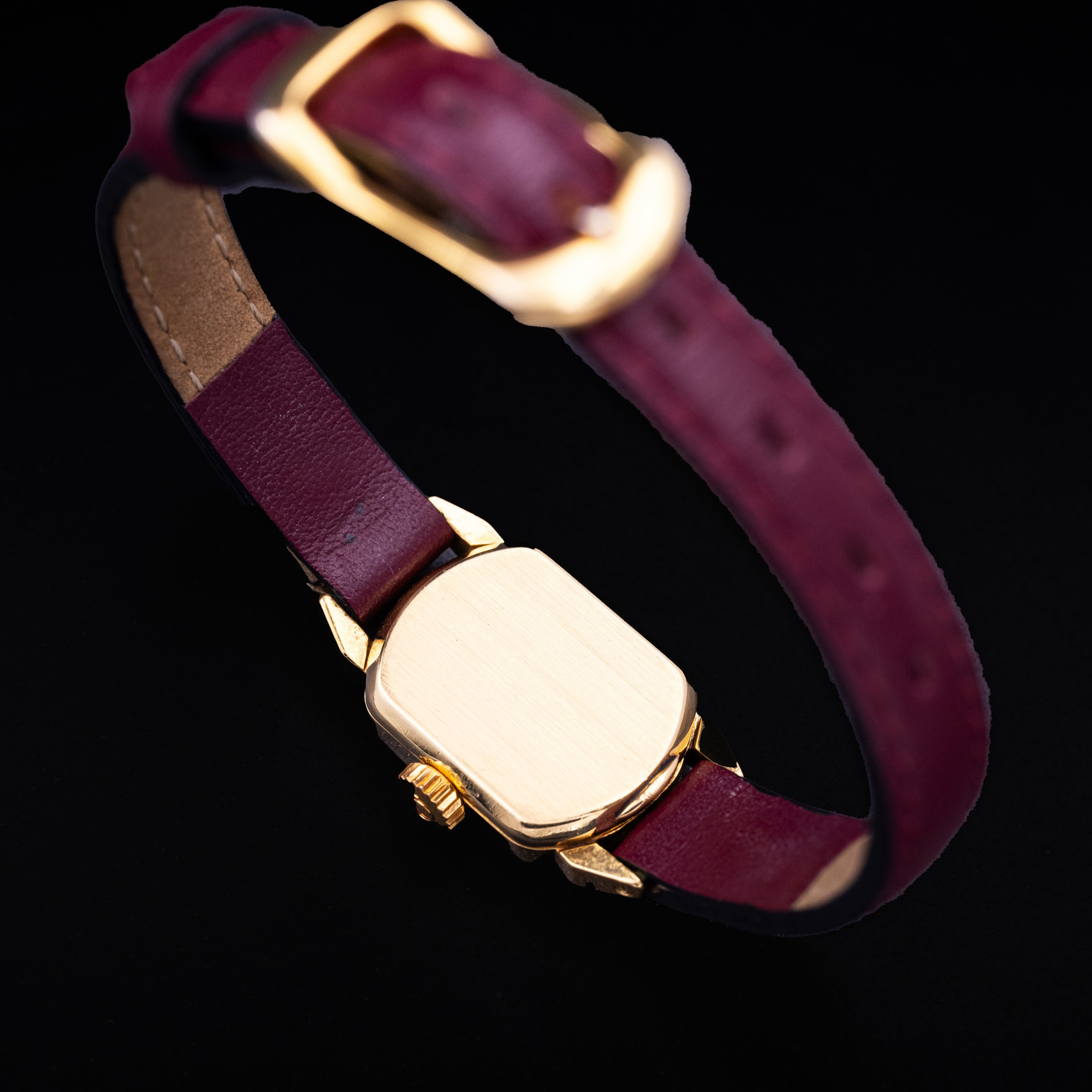 Omega Lady vintage carrée Or Jaune, fin des années 50