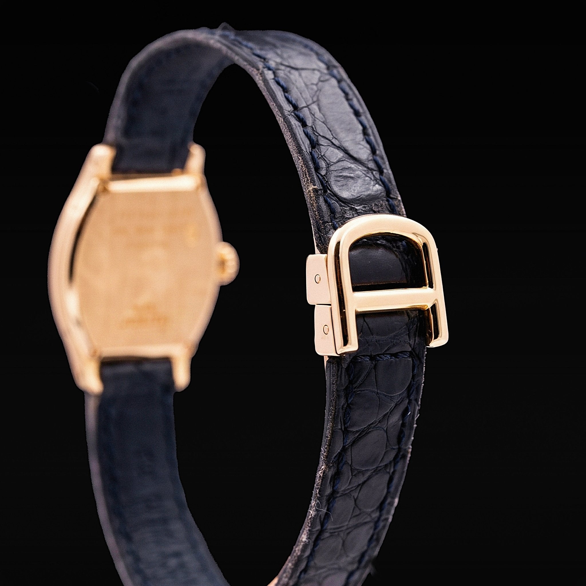 Cartier Tortue petit modèle Or jaune et diamants, Ref. 66036 - montre vintage - Contre-Temps Paris