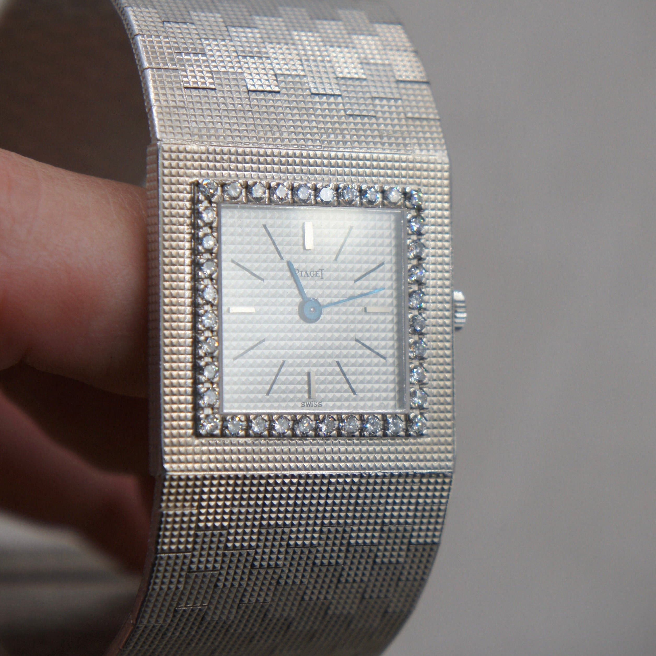 PIAGET MANCHETTE OR BLANC SERTIE DIAMANTS