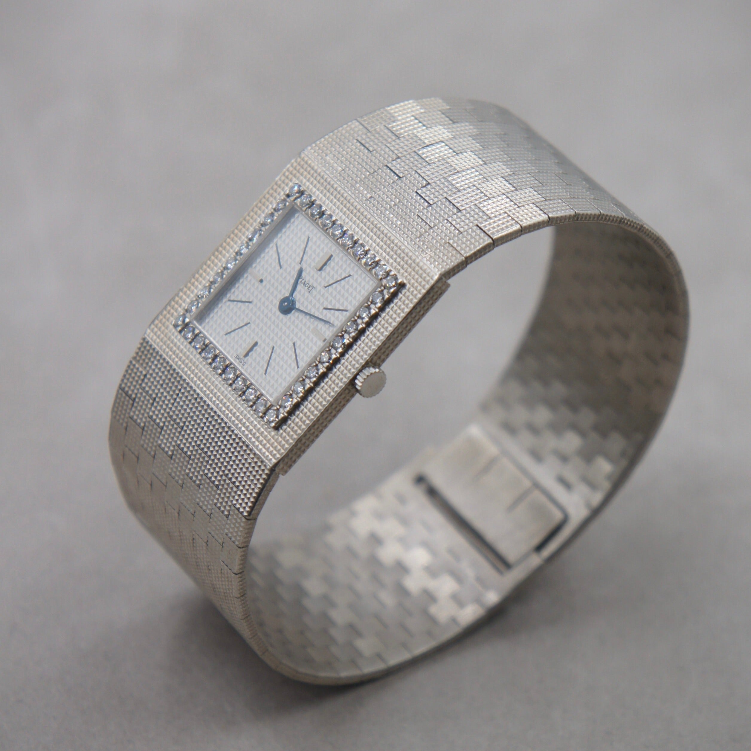 PIAGET MANCHETTE OR BLANC SERTIE DIAMANTS