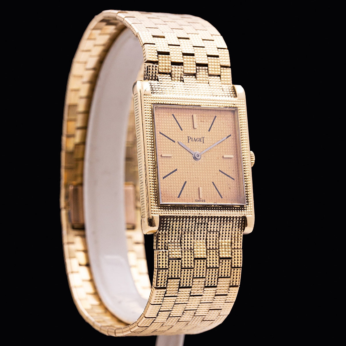 Piaget rectangular ultra-thin yellow gold Ref. 931 C4, champagne dial and bracelet with clous de Paris guilloché