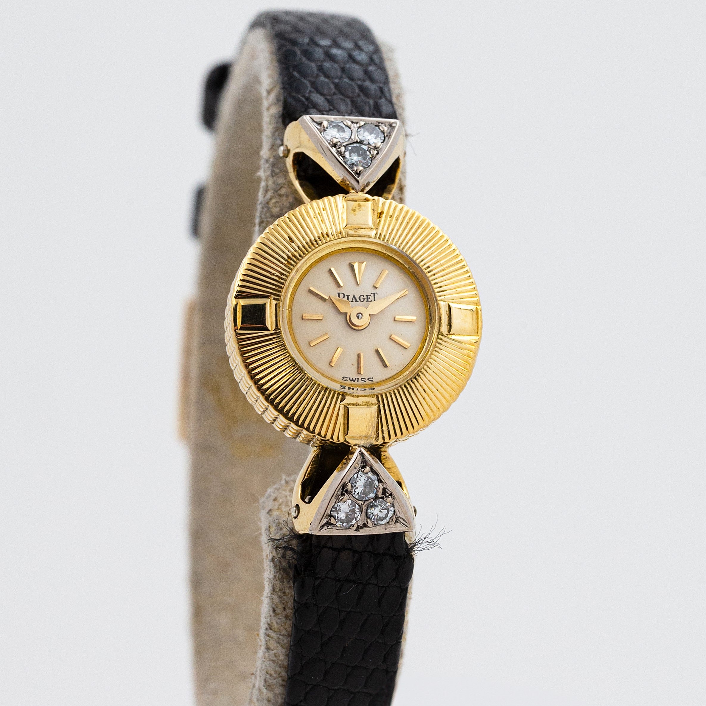 PIAGET LADY ROUND GOLD AND DIAMONDS