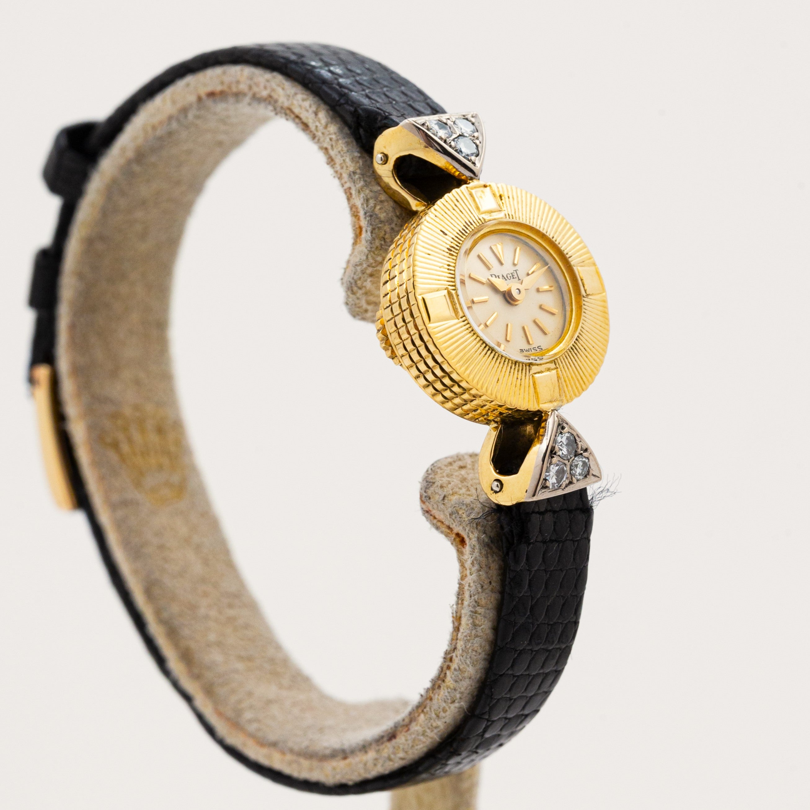 PIAGET LADY ROUND GOLD AND DIAMONDS