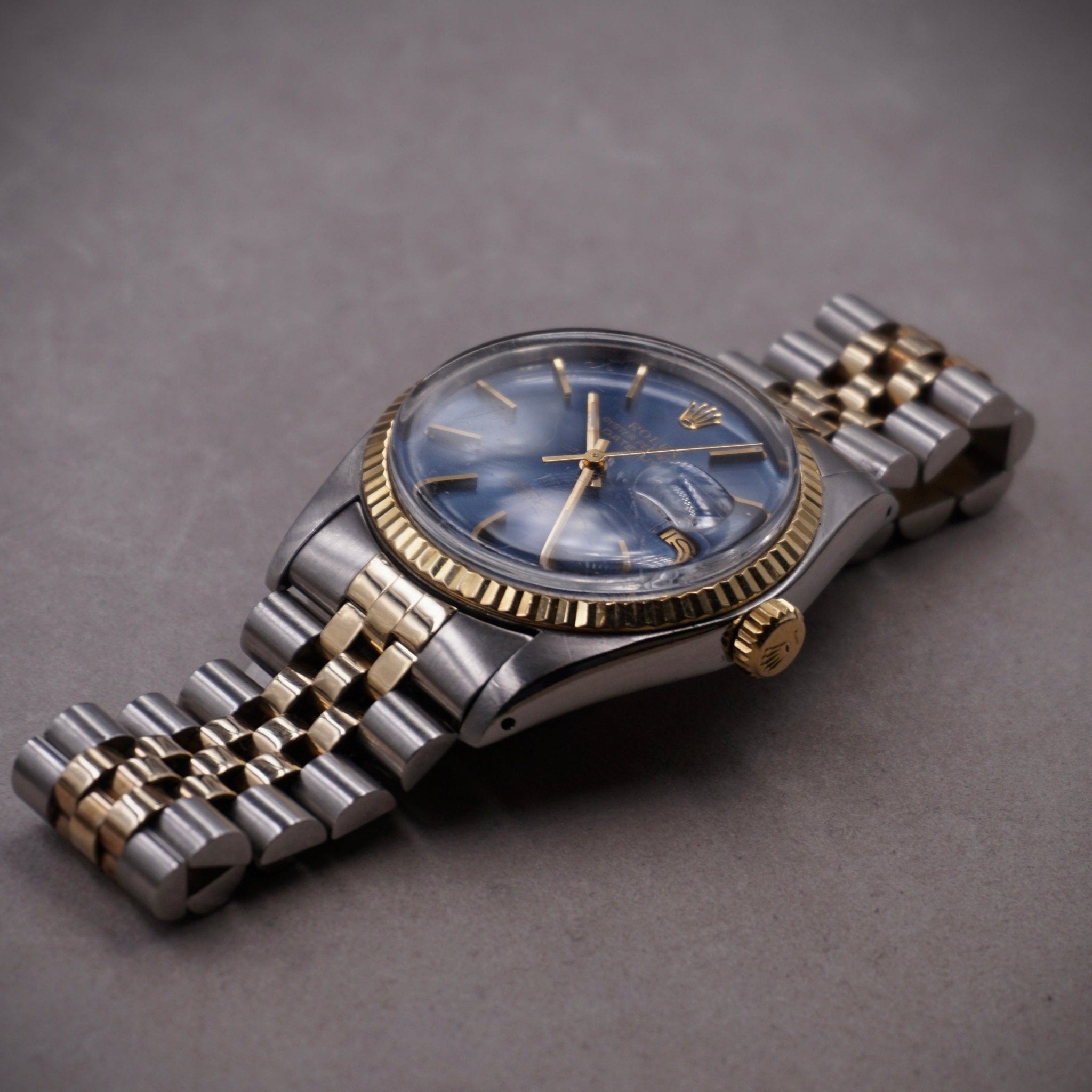 ROLEX DATEJUST EN OR & ACIER CADRAN BLEU - montre vintage - Contre - Temps Paris