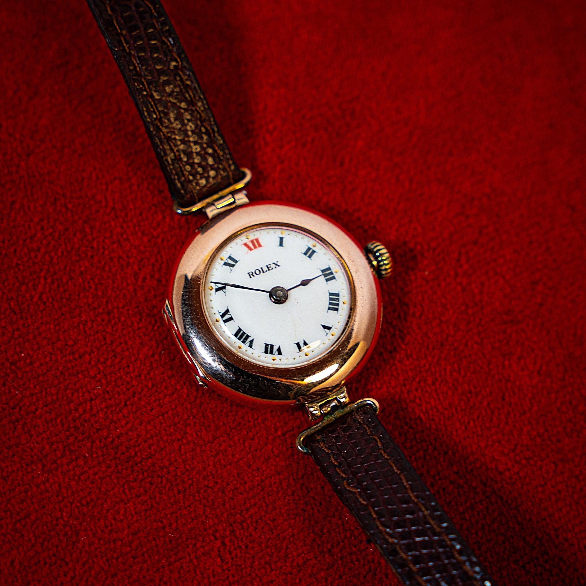Rolex Lady Boîte à Charnière Or Rose, 1917 - montre vintage - Contre - Temps Paris