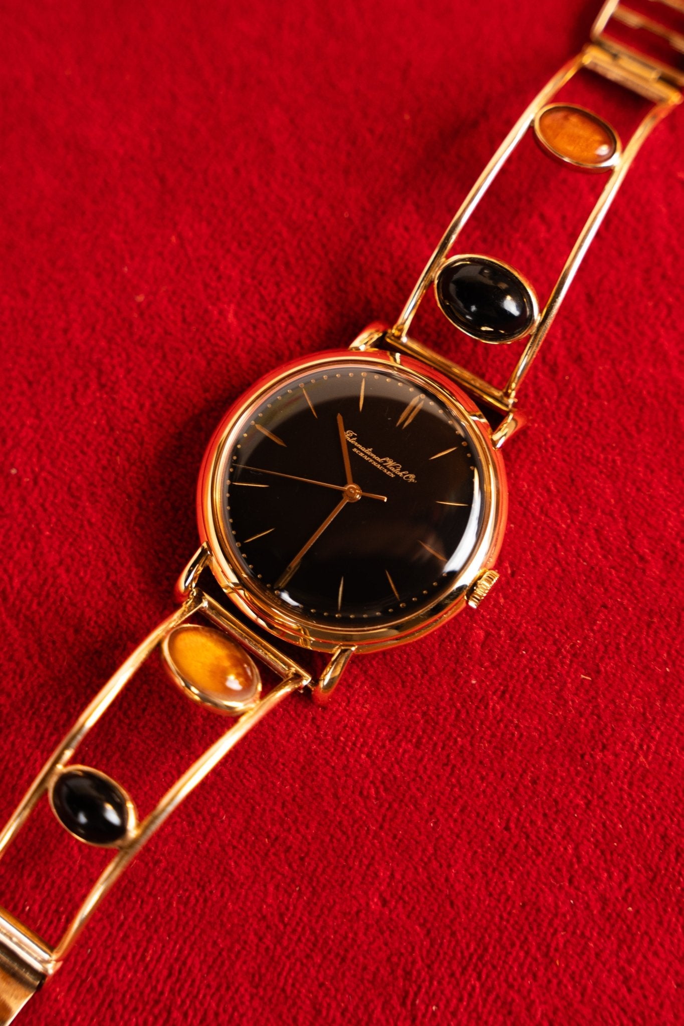 IWC SCHAFFHAUSEN BRACELET OR JAUNE - montre vintage - Contre - Temps Paris