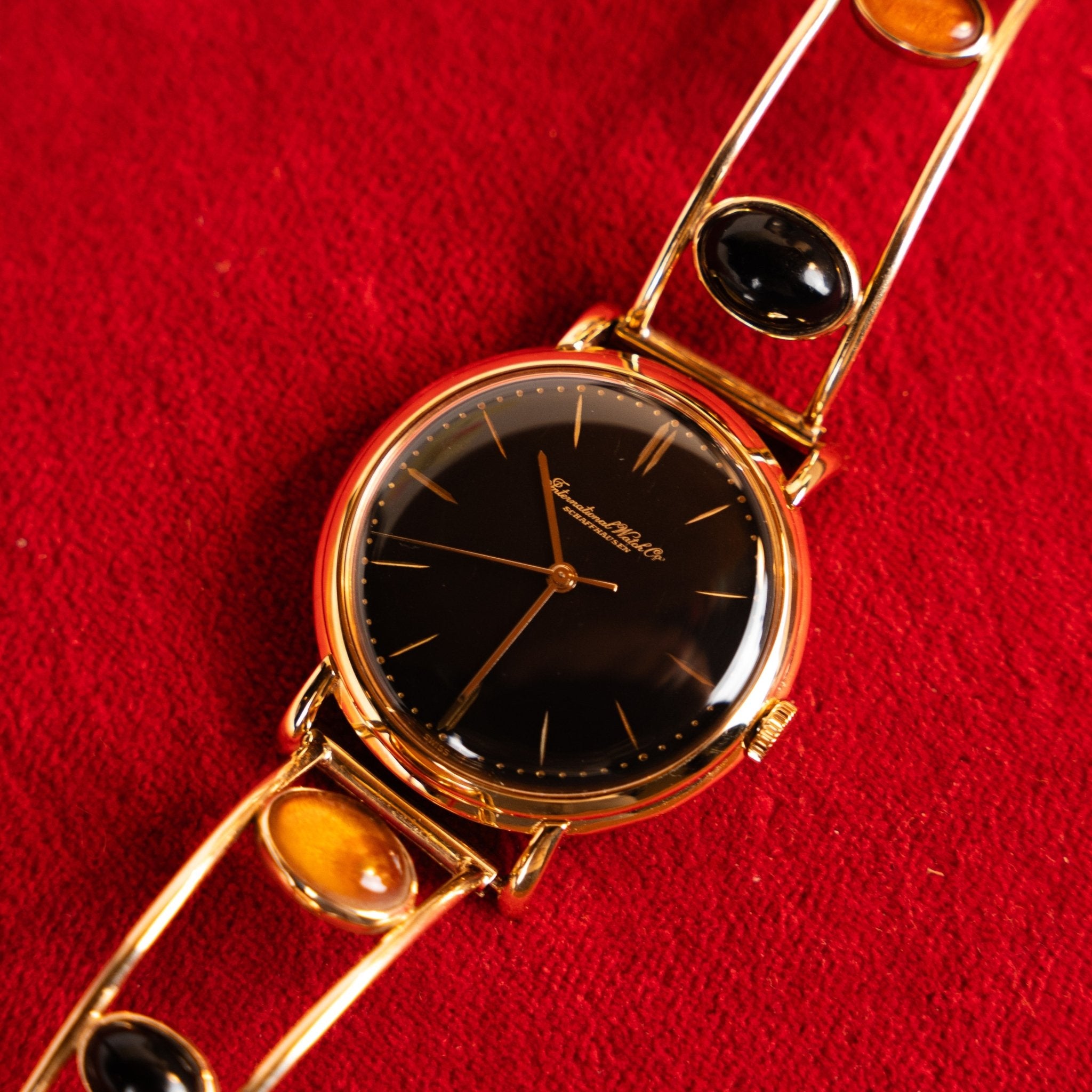 IWC SCHAFFHAUSEN BRACELET OR JAUNE - montre vintage - Contre - Temps Paris