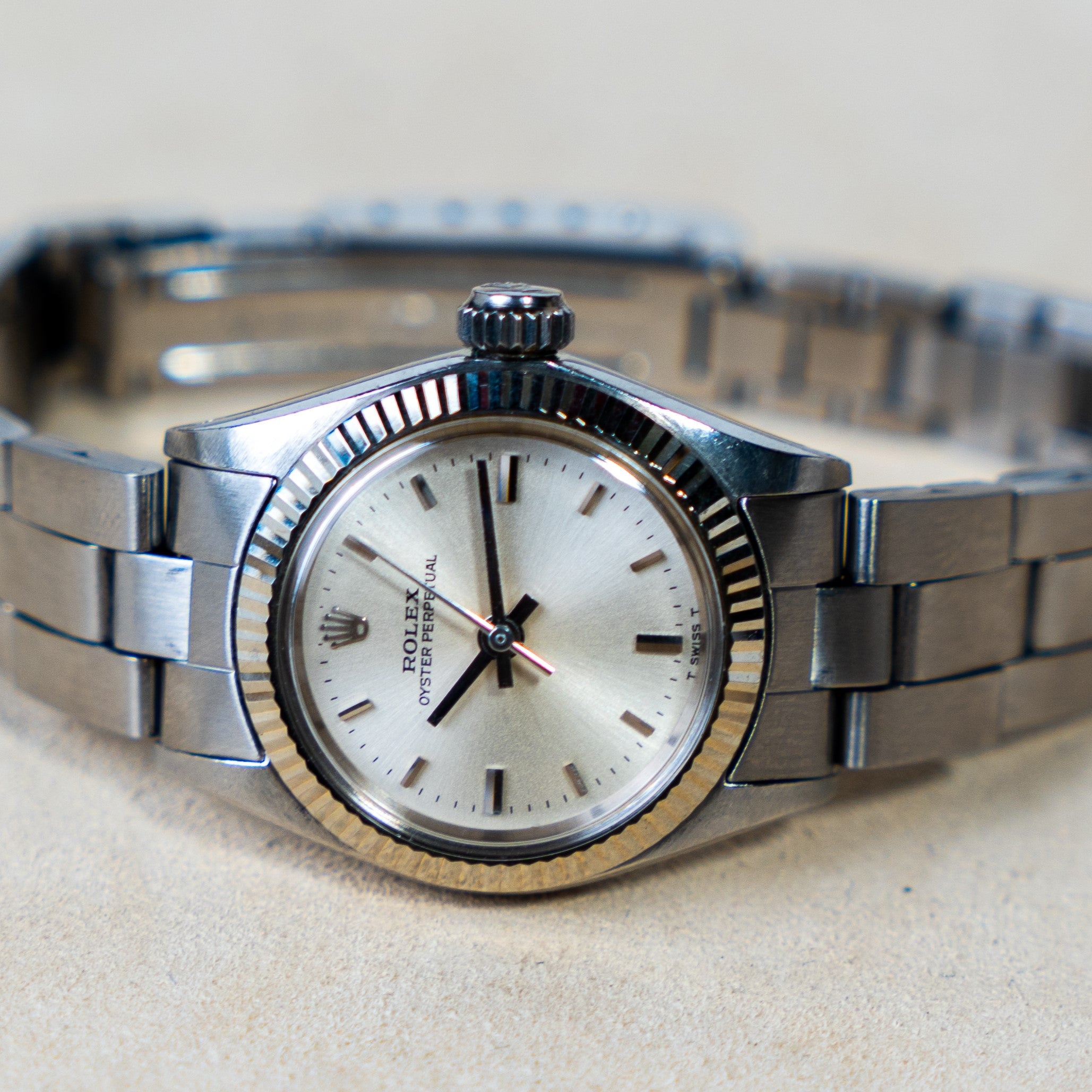 ROLEX OYSTER PERPETUAL LADY ACIER ET LUNETTE OR BLANC