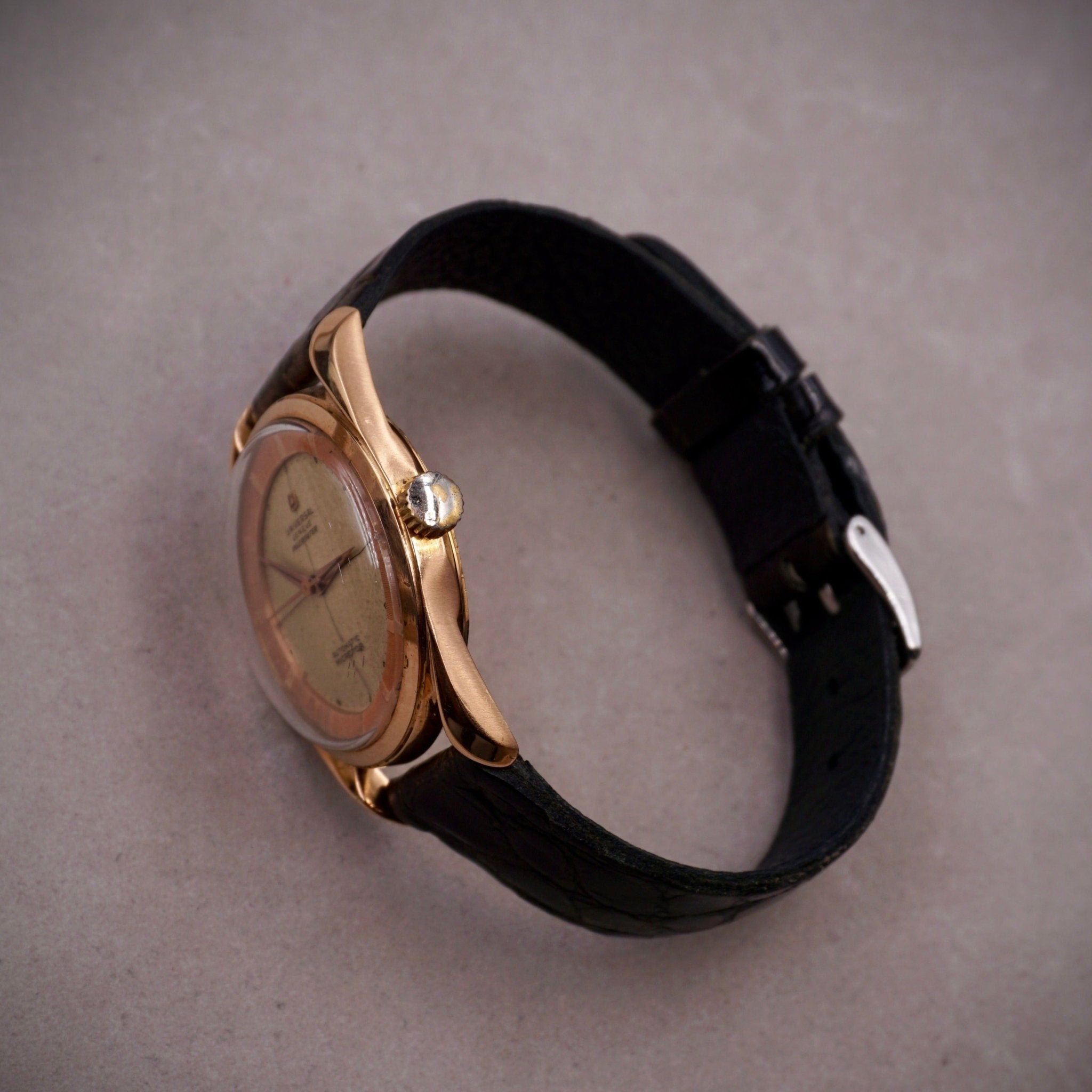 UNIVERSAL GENEVE POLEROUTER OR ROSE - montre vintage - Contre - Temps Paris