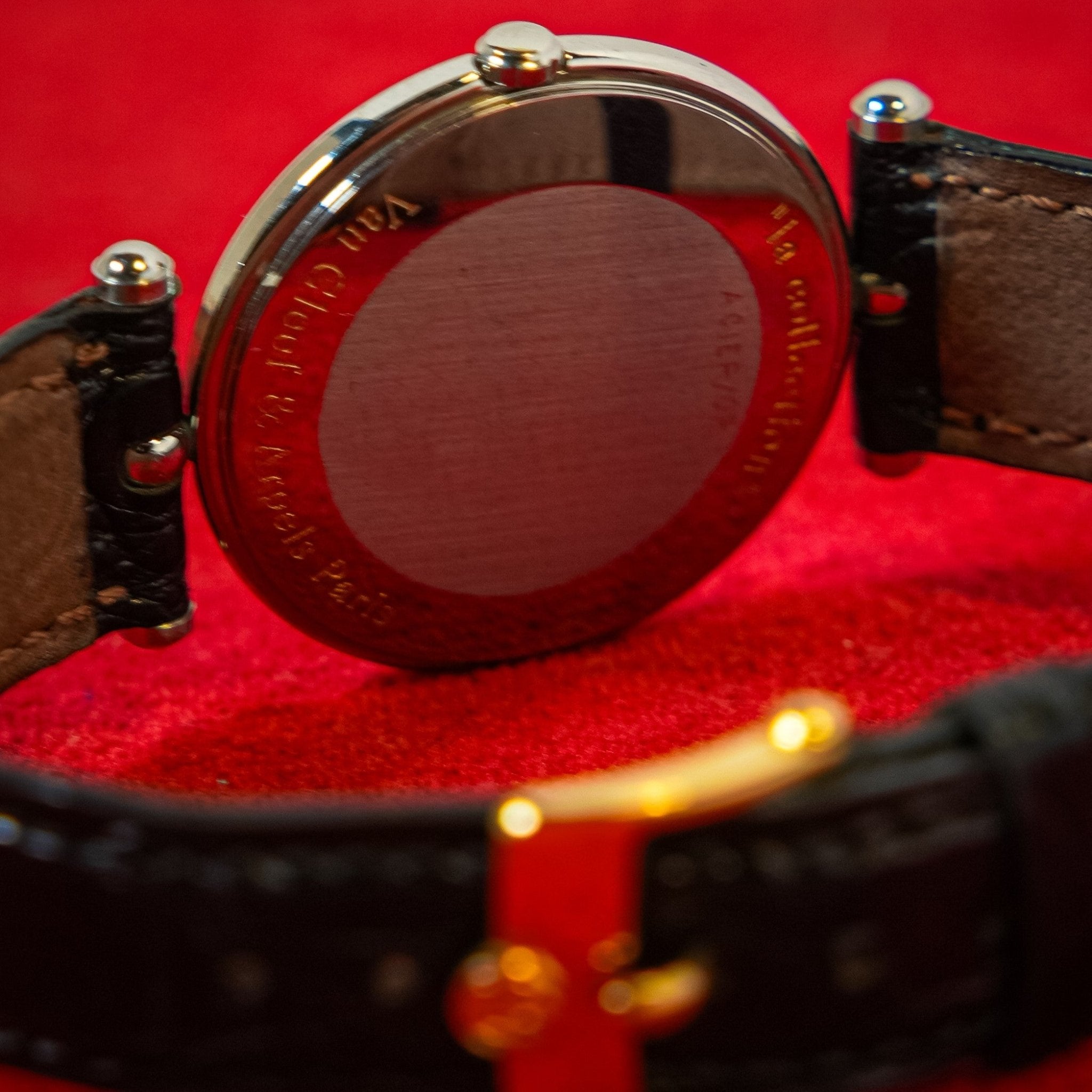 VAN CLEEF & ARPELS LA COLLECTION OR ET ACIER - montre vintage - Contre - Temps Paris